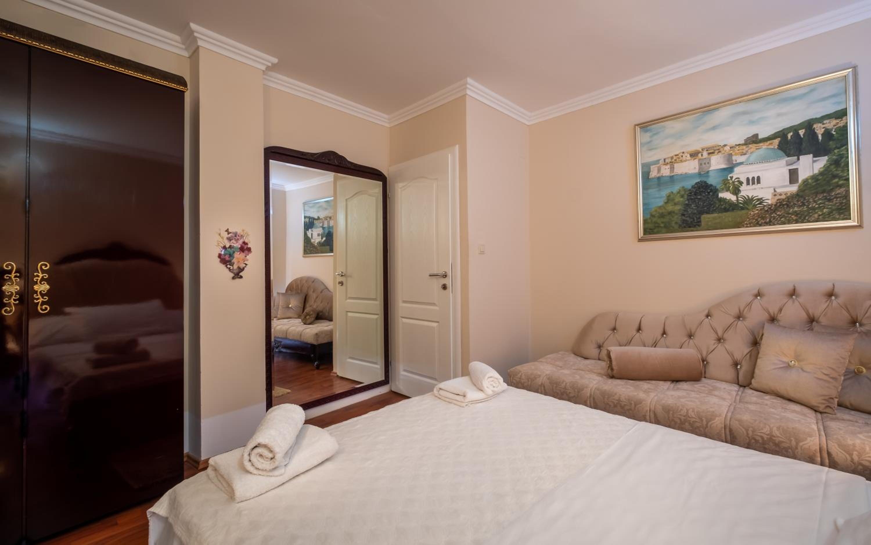 One-Bedroom Apartment with Balcony photo 3