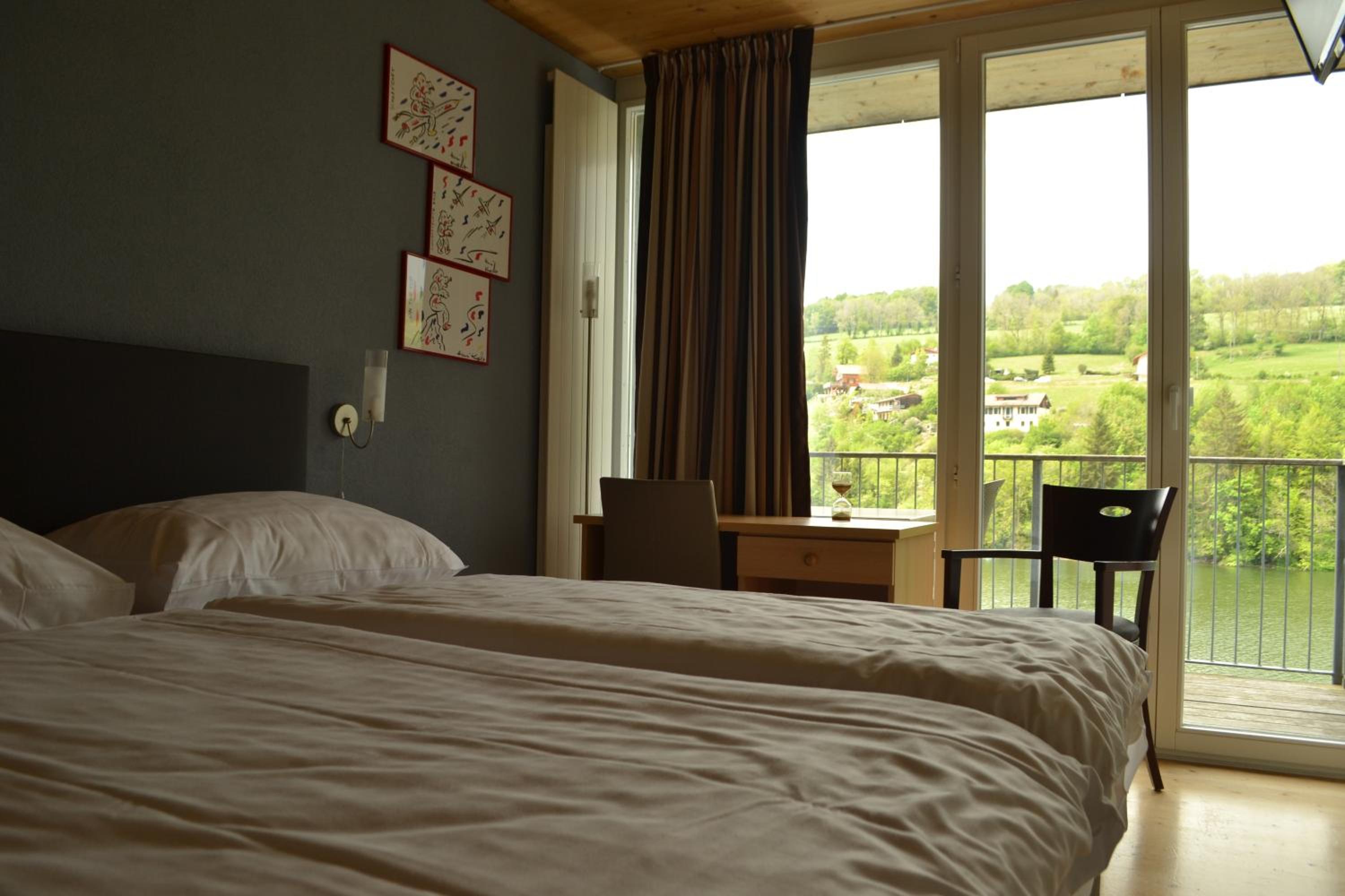 Deluxe Double Room with Balcony - Photo 4