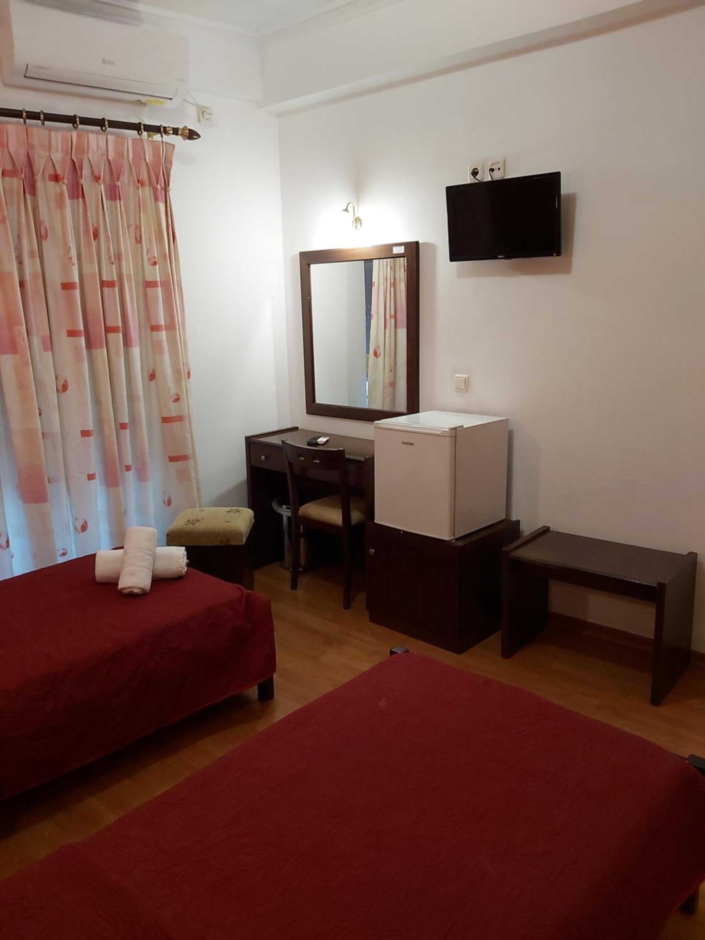 Standard Twin Room - Photo 2