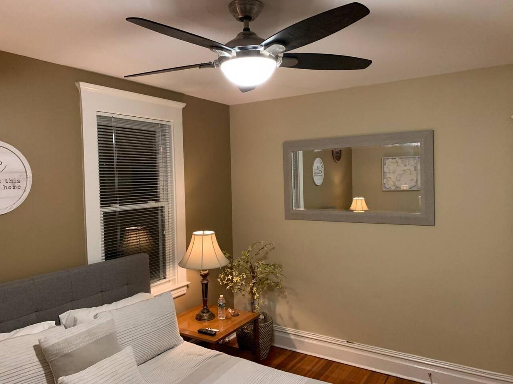 Queen Room photo 2