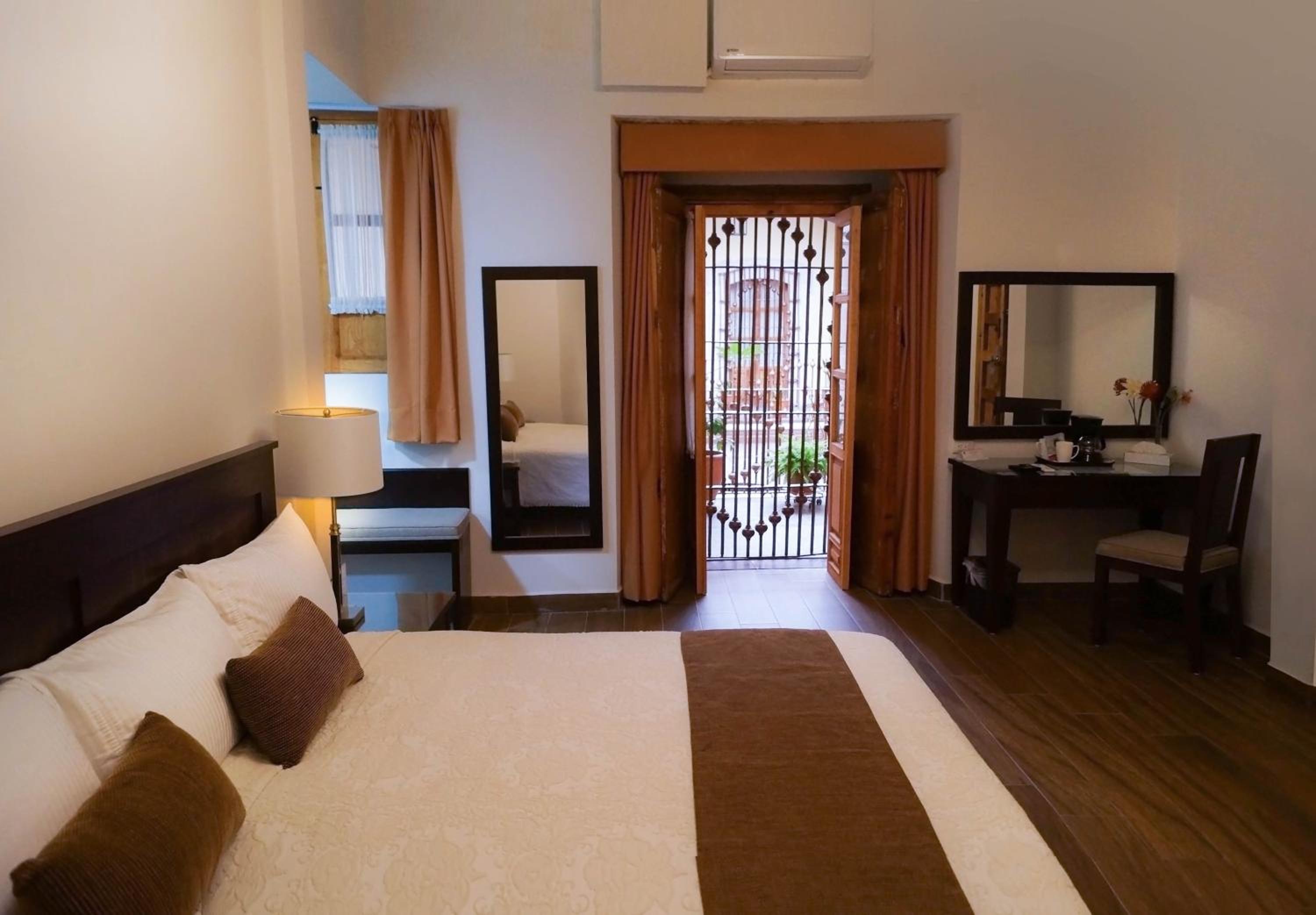 Deluxe Queen Room photo 3
