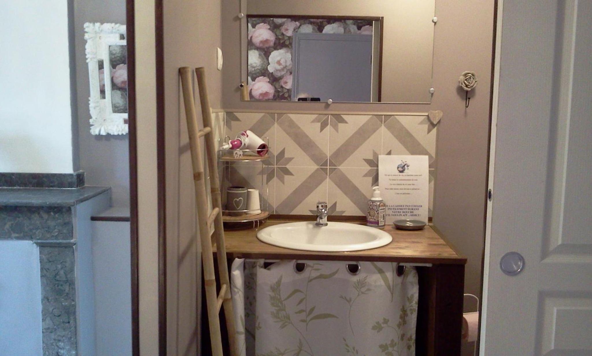 Double or Twin Room - Photo 9