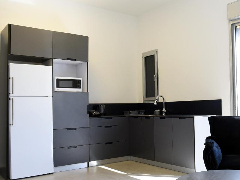 Deluxe Suite - Photo 7