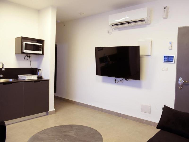 Deluxe Suite - Photo 6