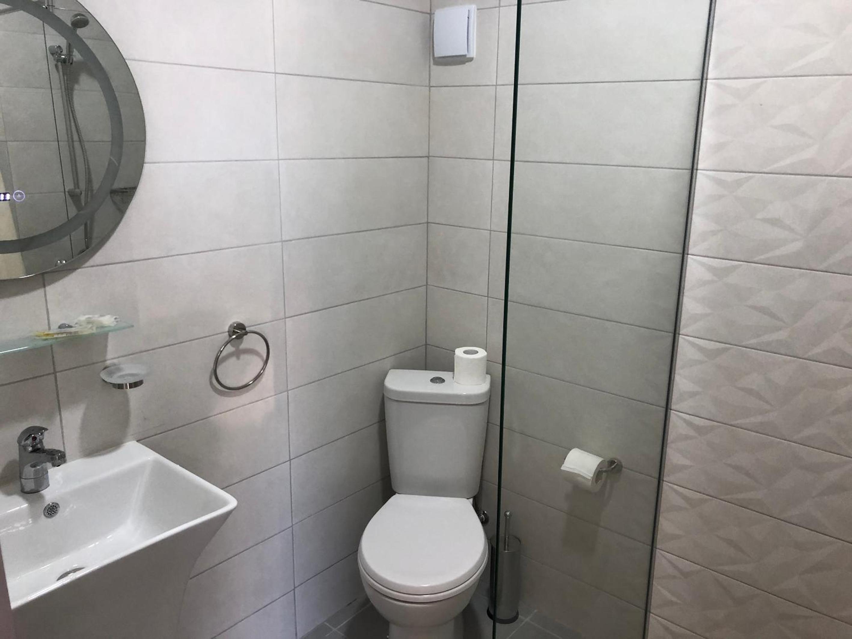 Deluxe Double Room - Photo 11
