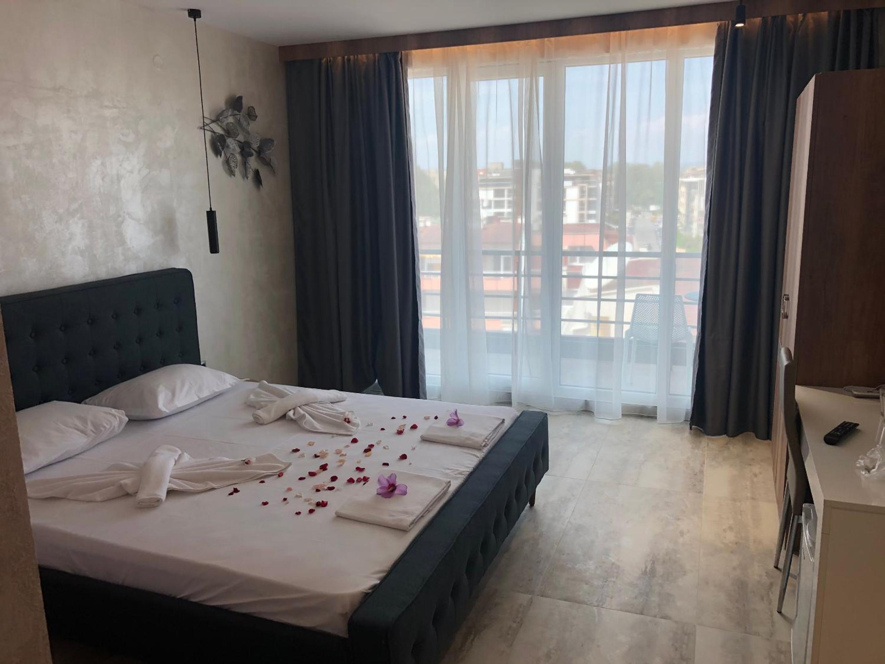Deluxe Double Room - Photo 15