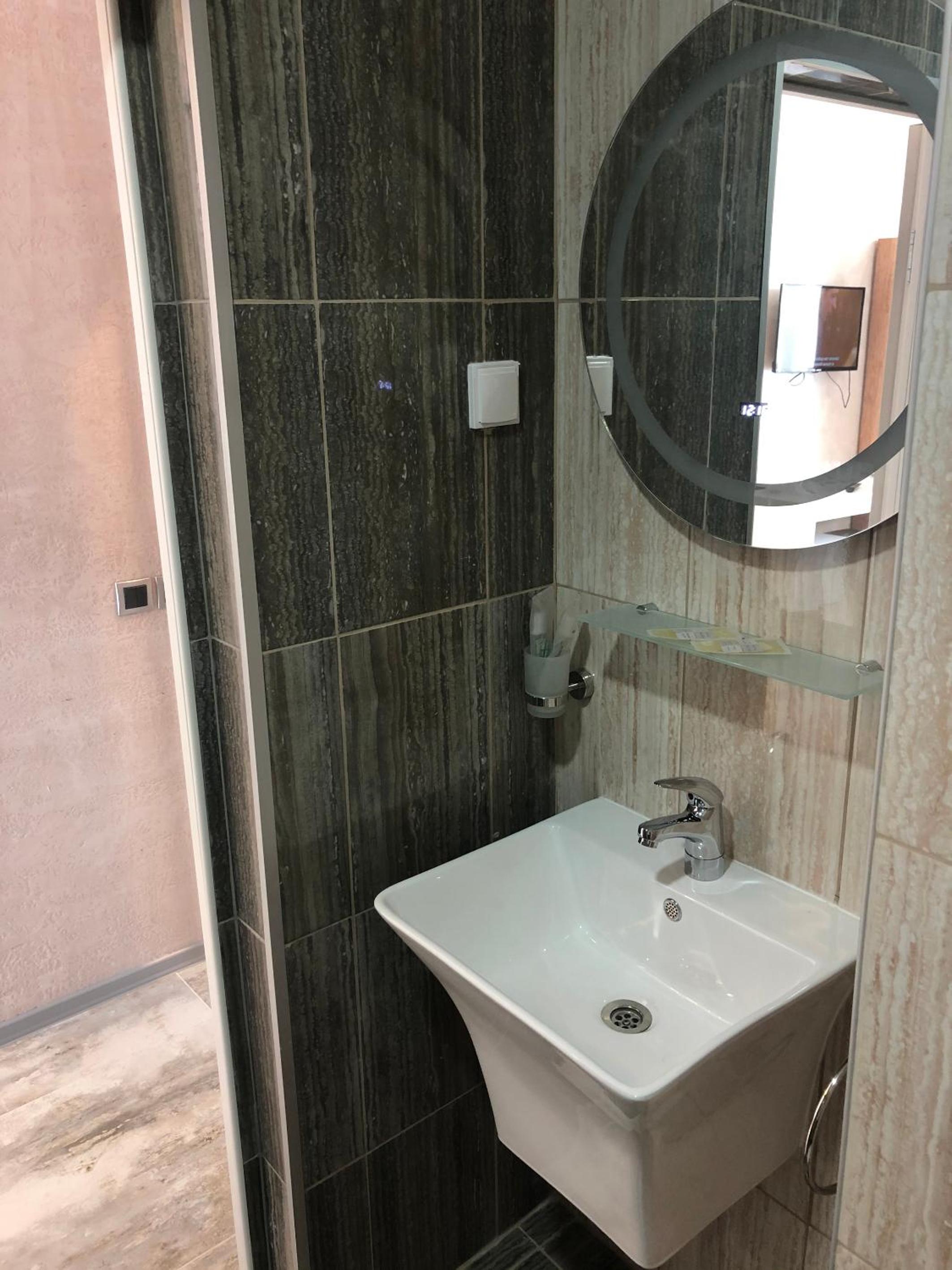 Deluxe Double Room - Photo 26