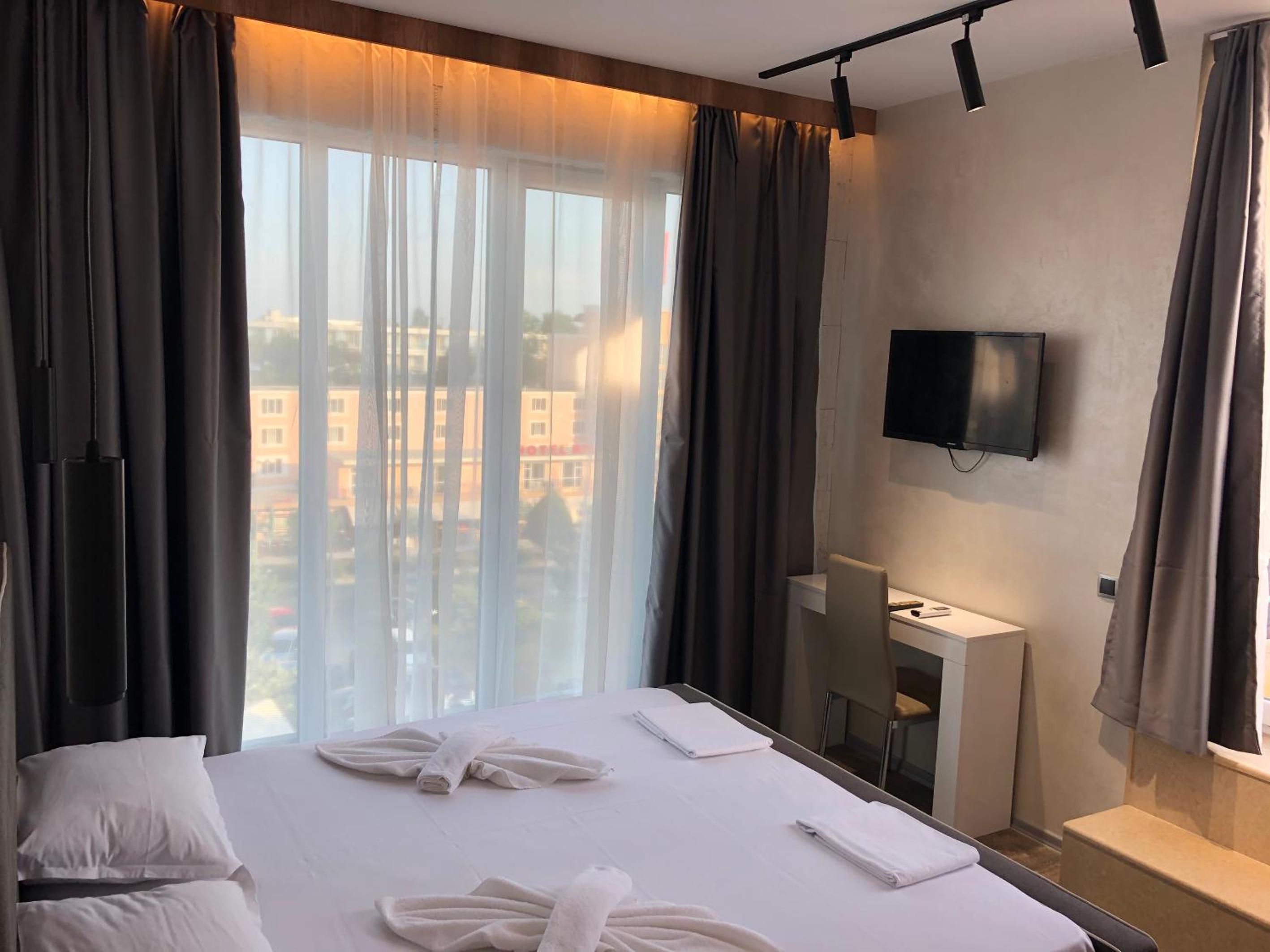 Deluxe Double Room - Photo 22