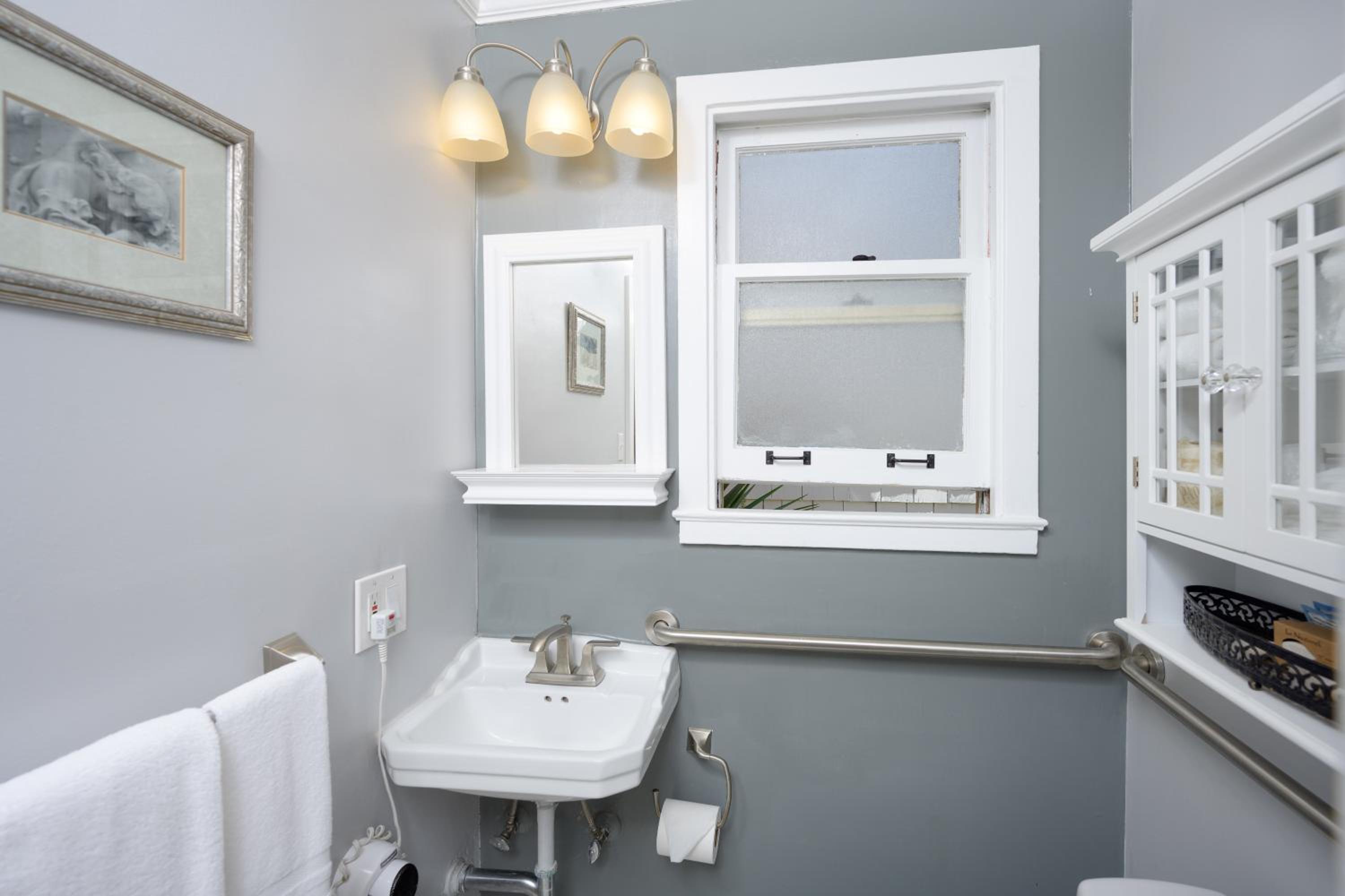 Double Room - Disability Access (No Pets) thumbnail 5