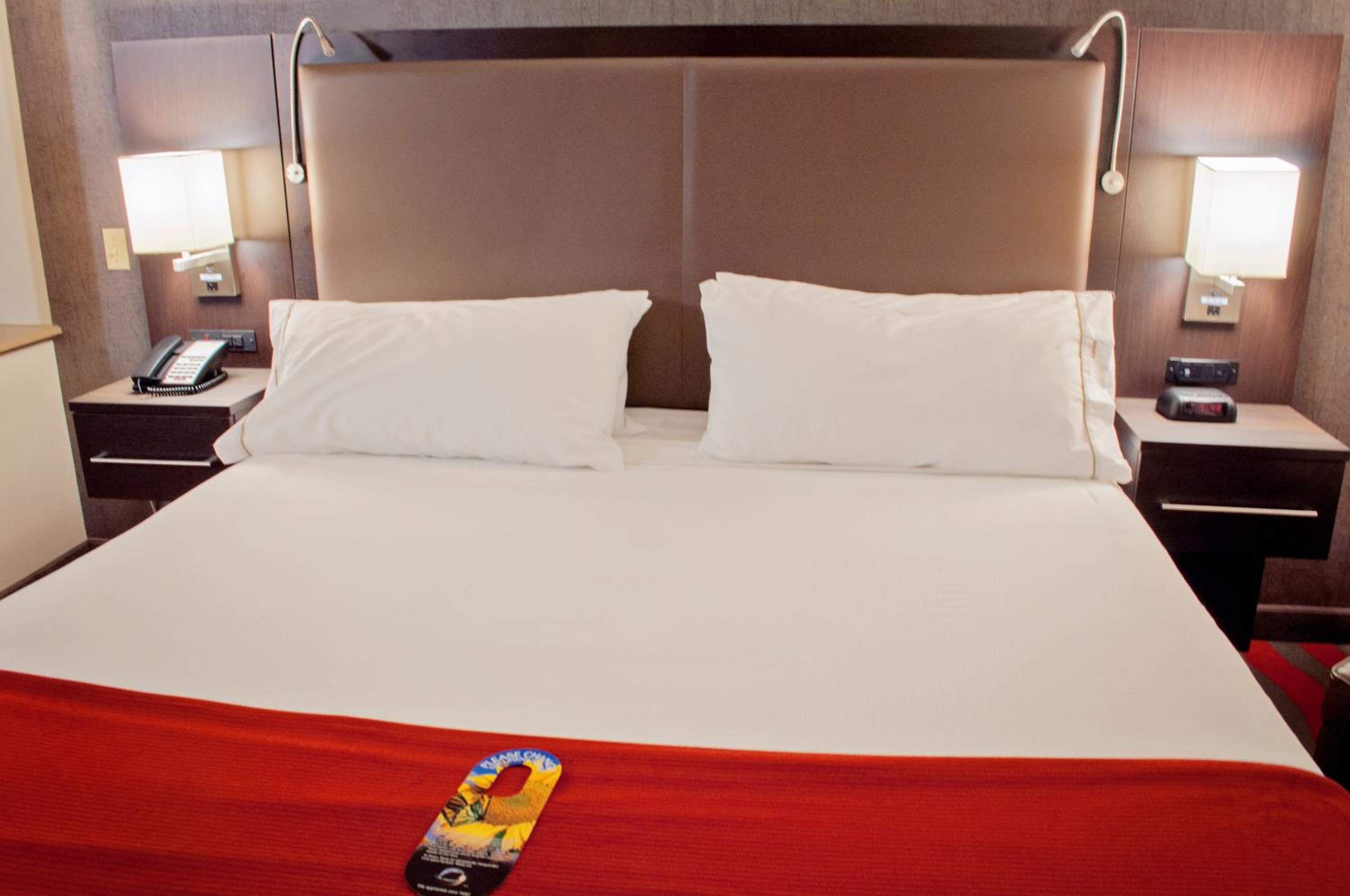 King Suite with Single Sofa Bed - Photo 5