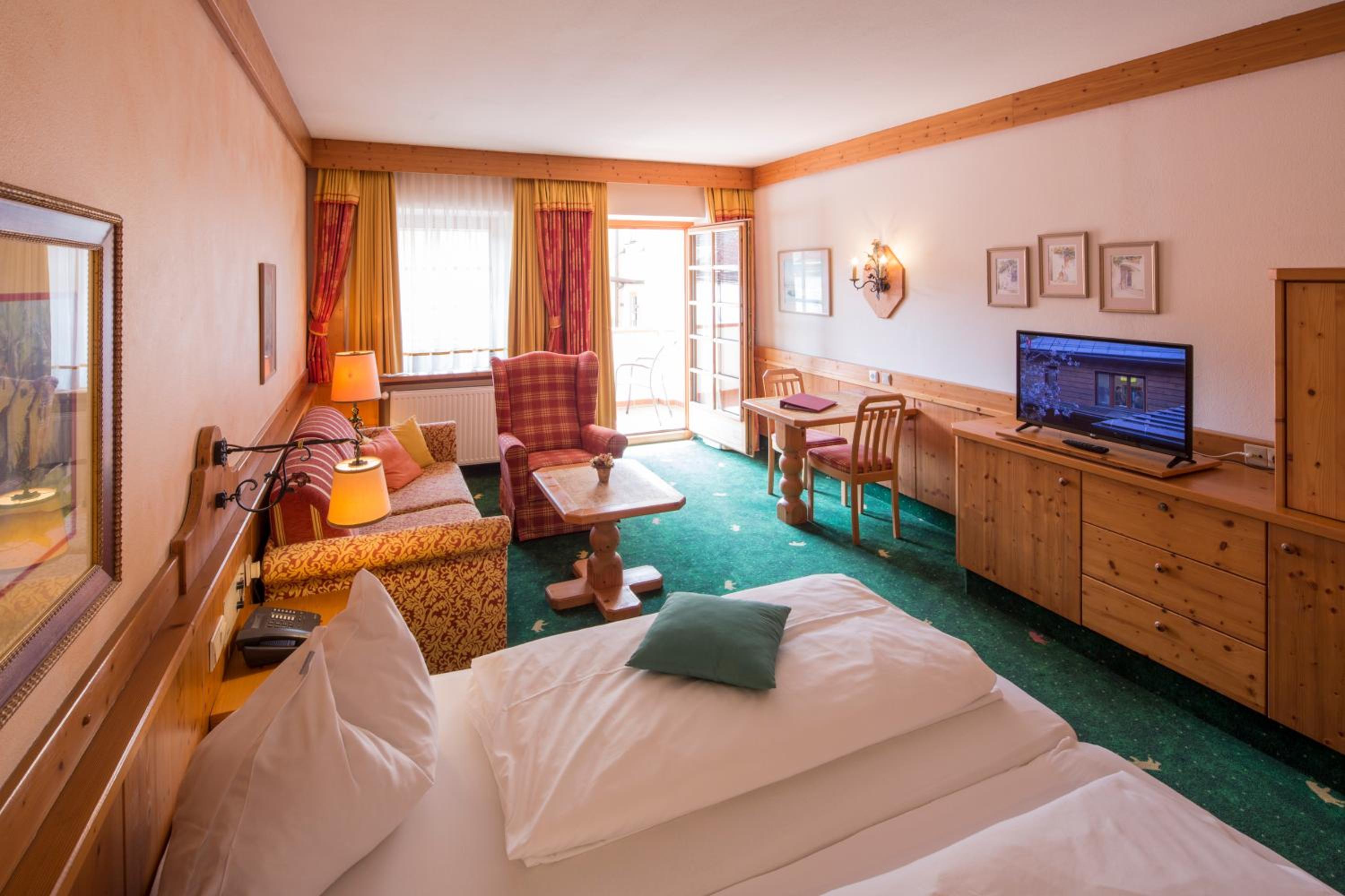 Double Room with Balcony - Photo 1
