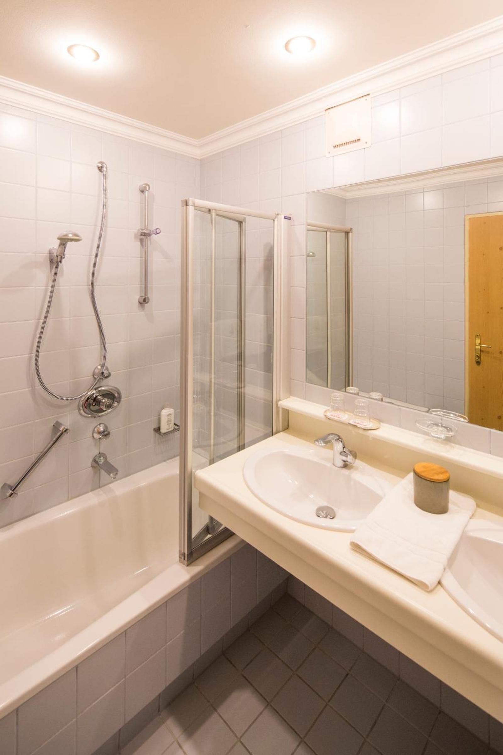 Double Room with Balcony - Photo 2