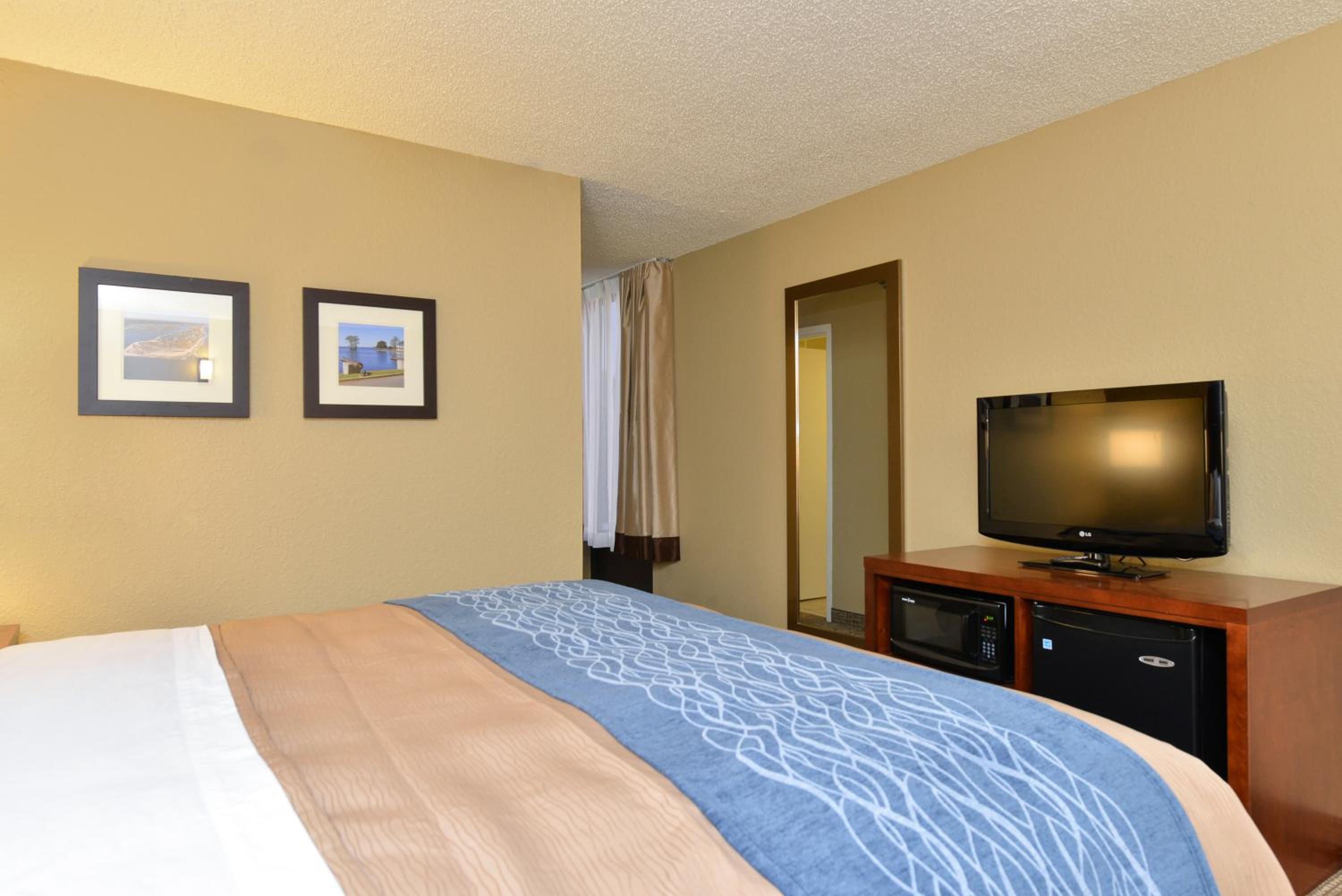 Standard King Room - Photo 10