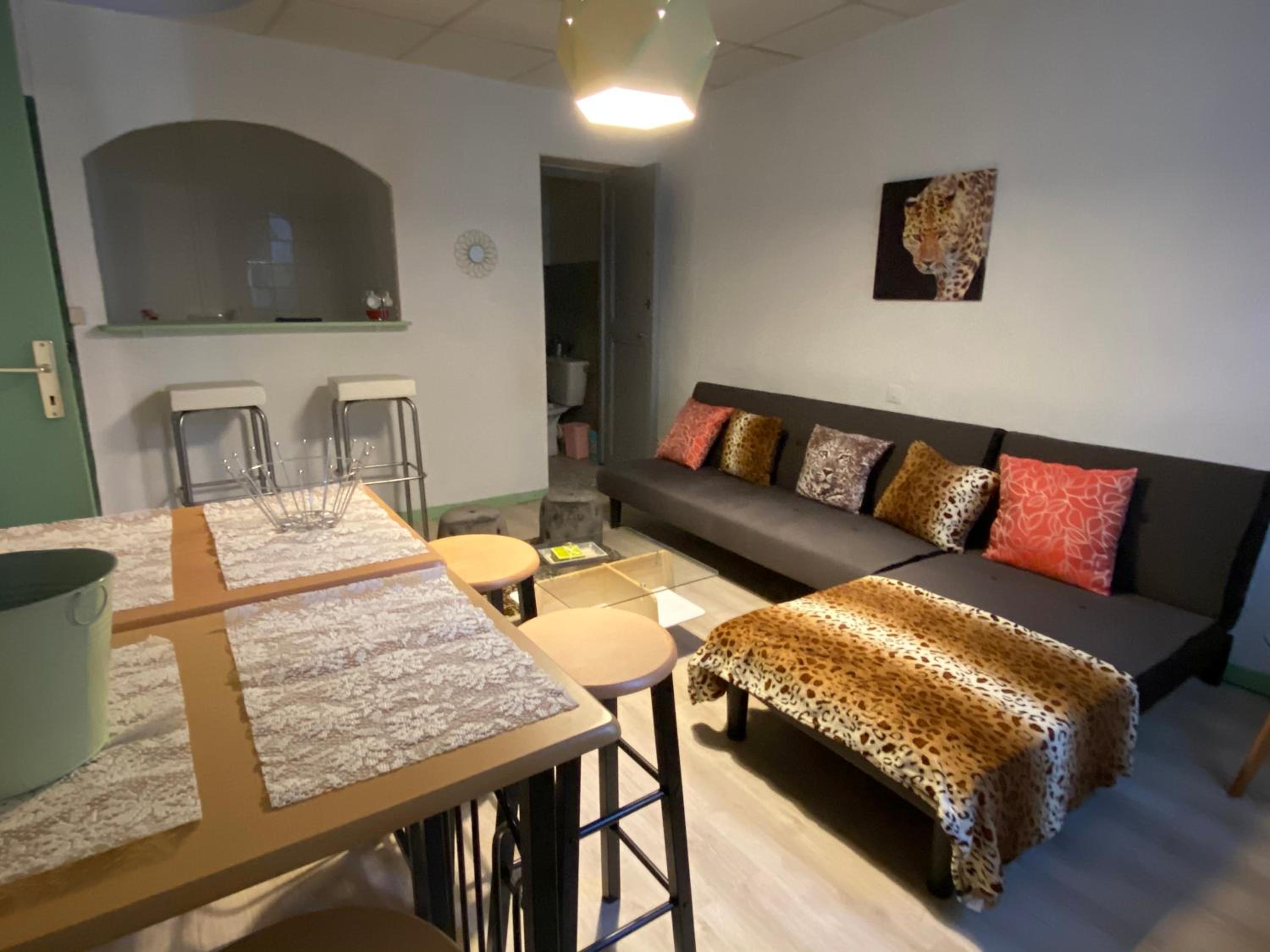 Family Room with Garden View - Photo 1