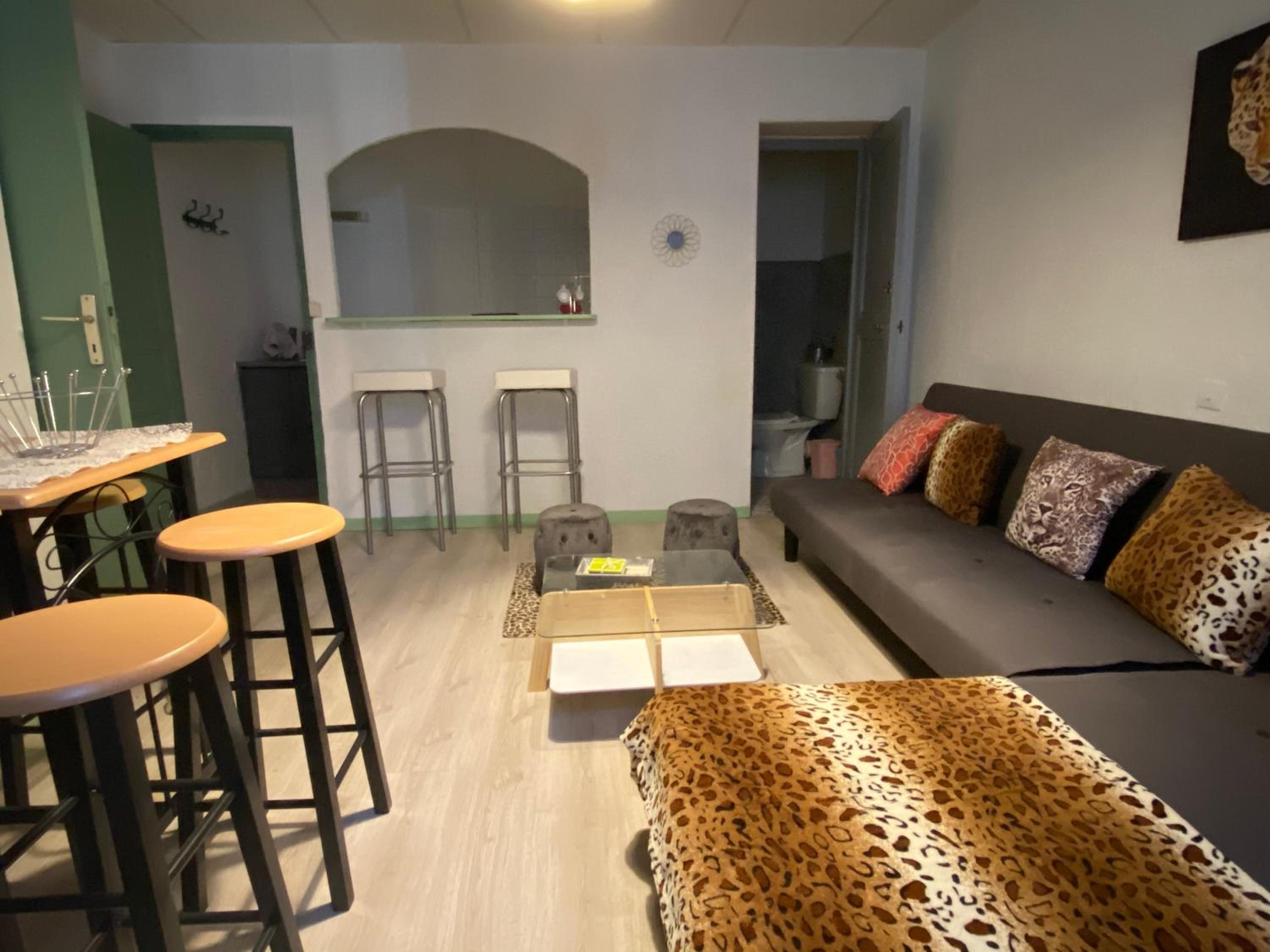 Family Room with Garden View - Photo 6