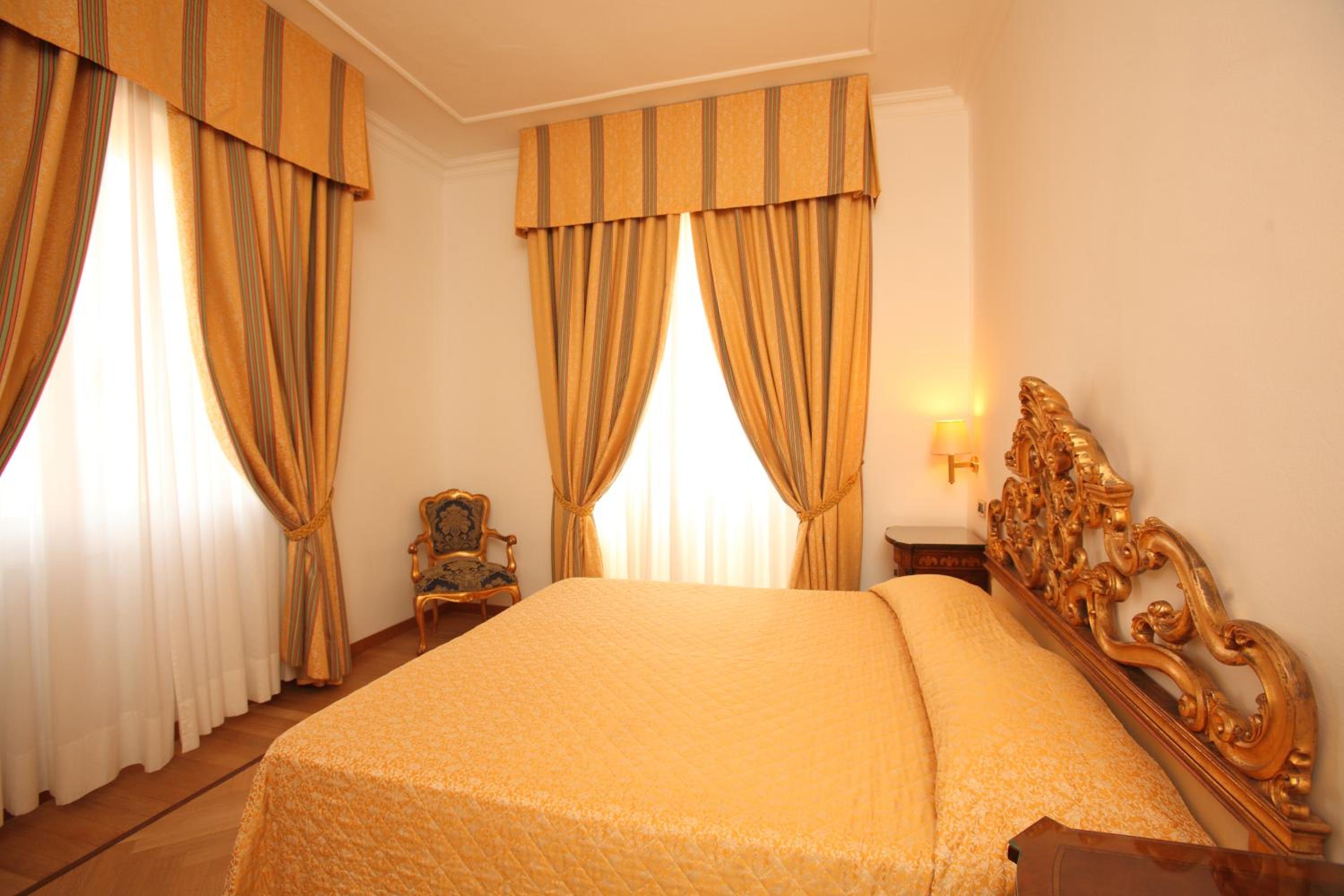 Double Room - Photo 2