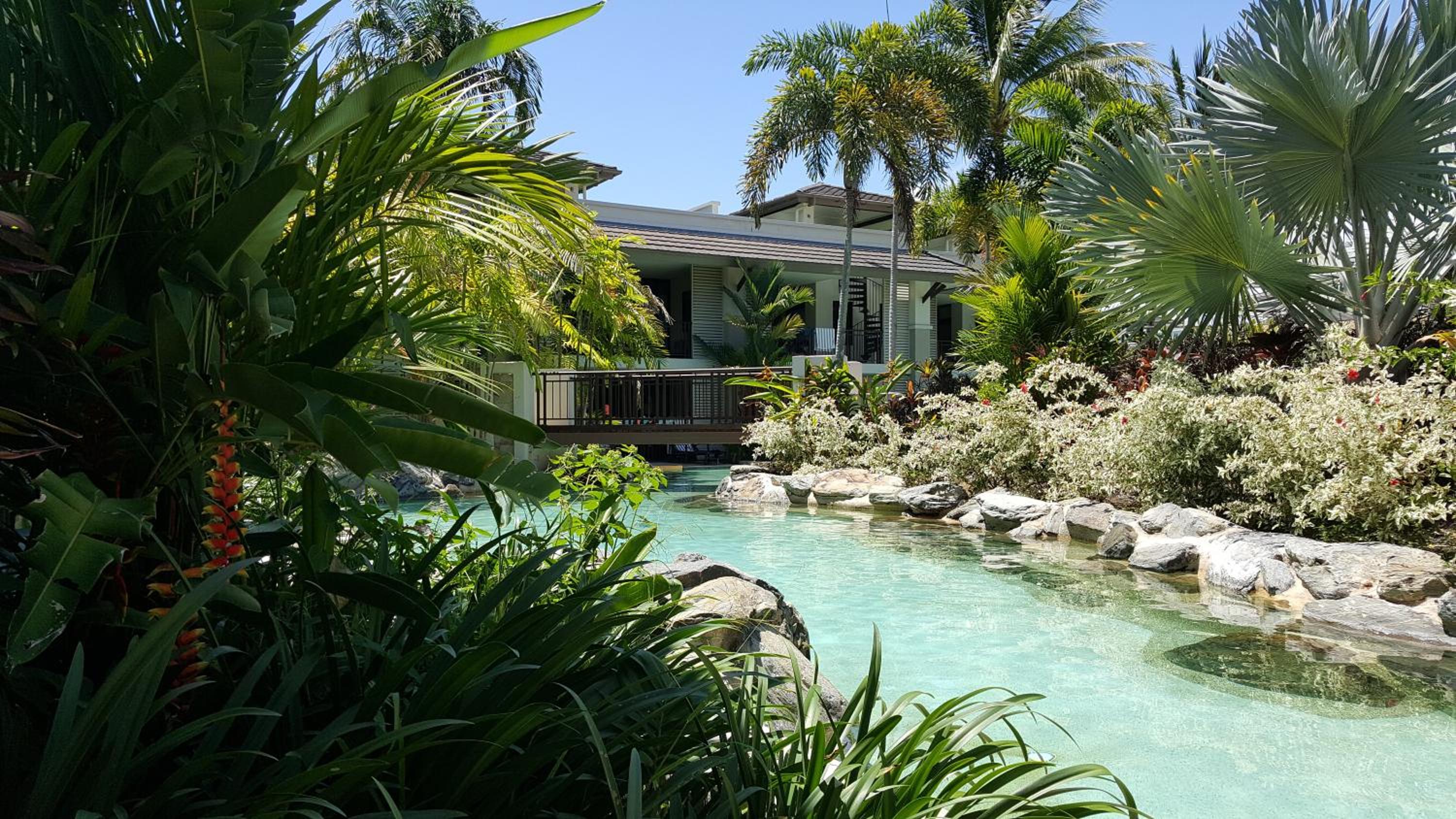 Swim Out Apartment with Two Bathrooms - Direct Pool Access