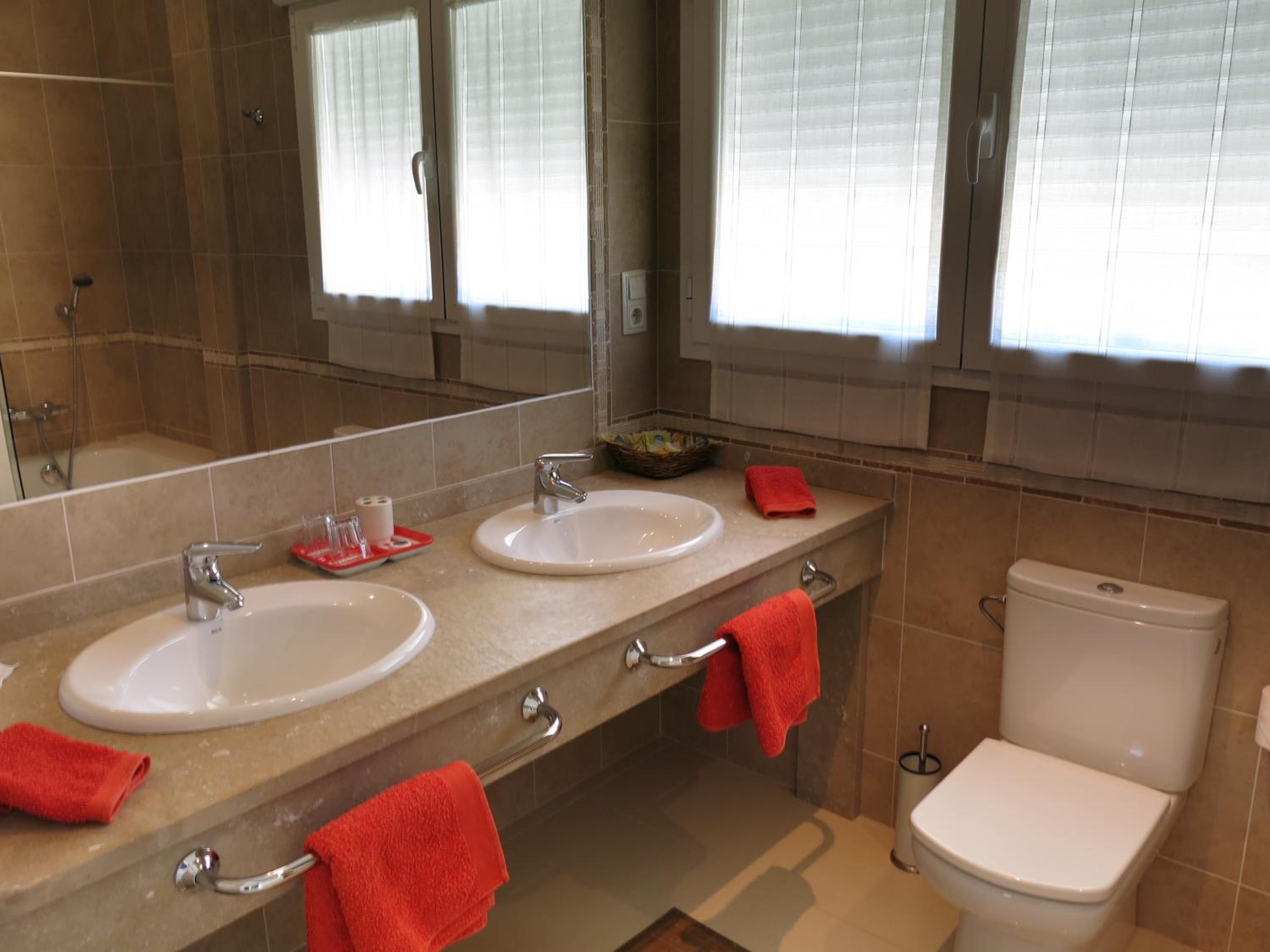 Double or Twin Room photo 3