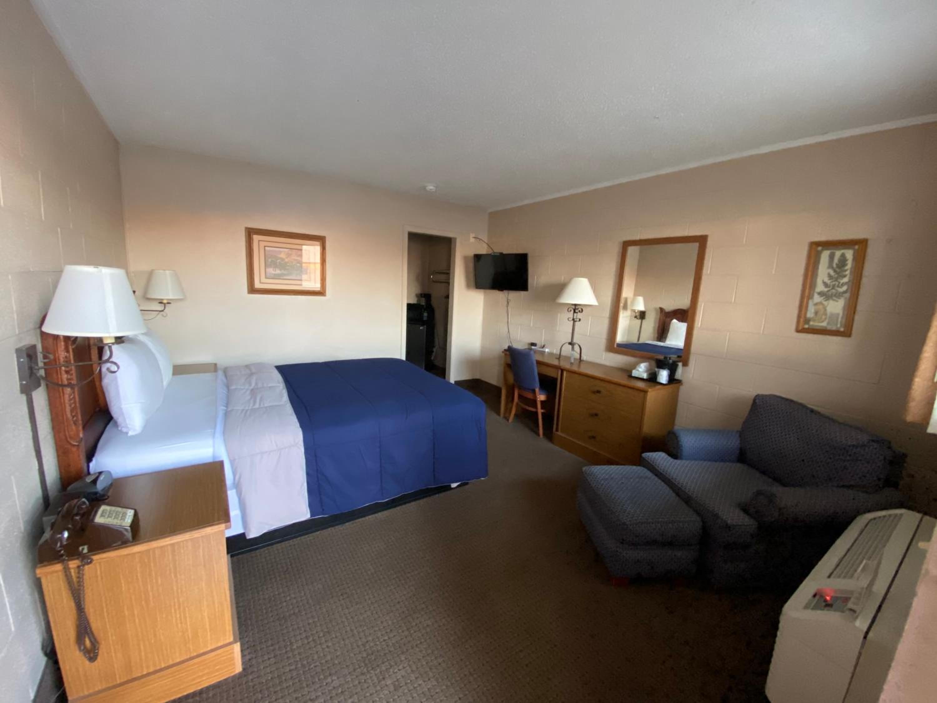 Queen Room photo 1