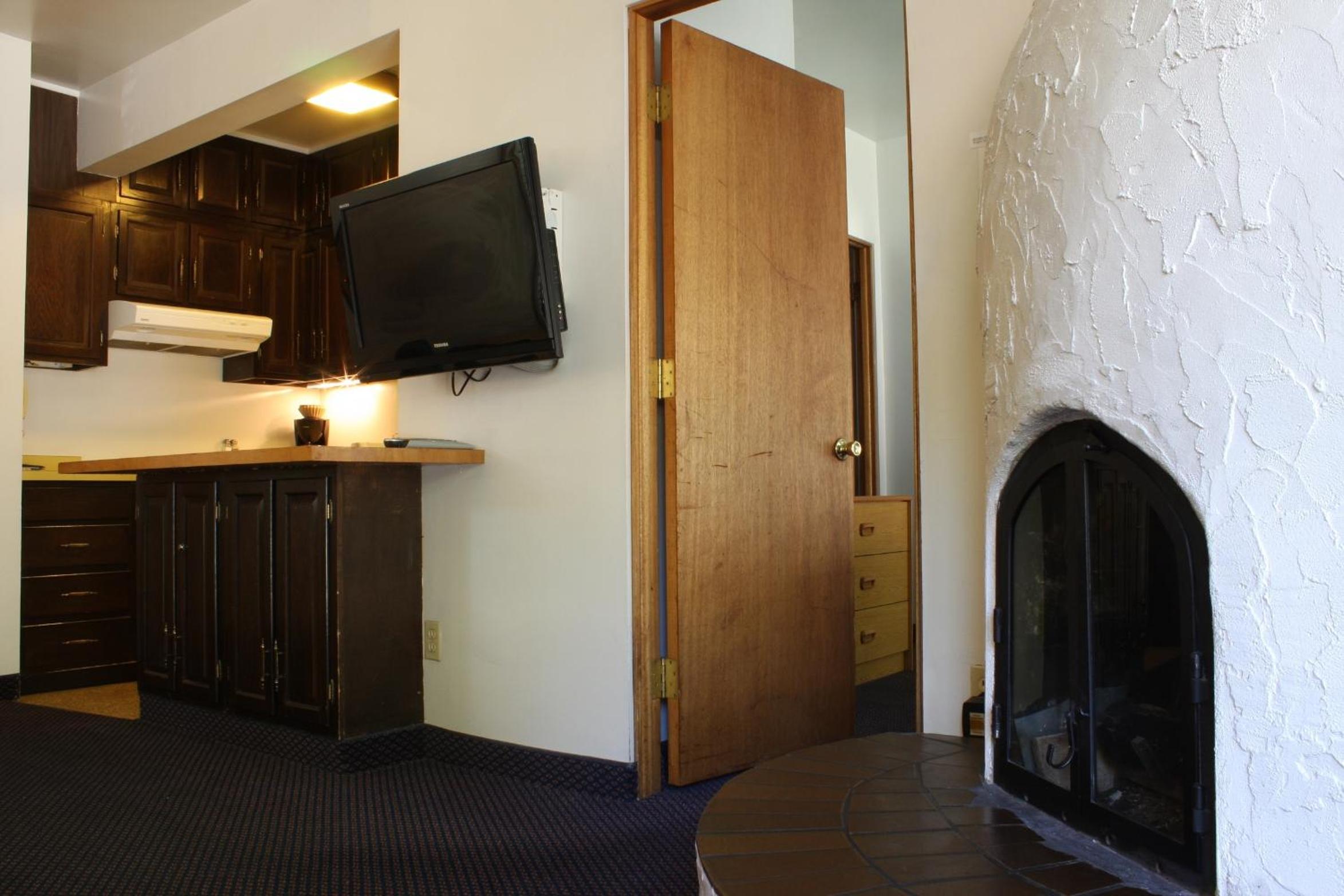 One-Bedroom Condo - Photo 15