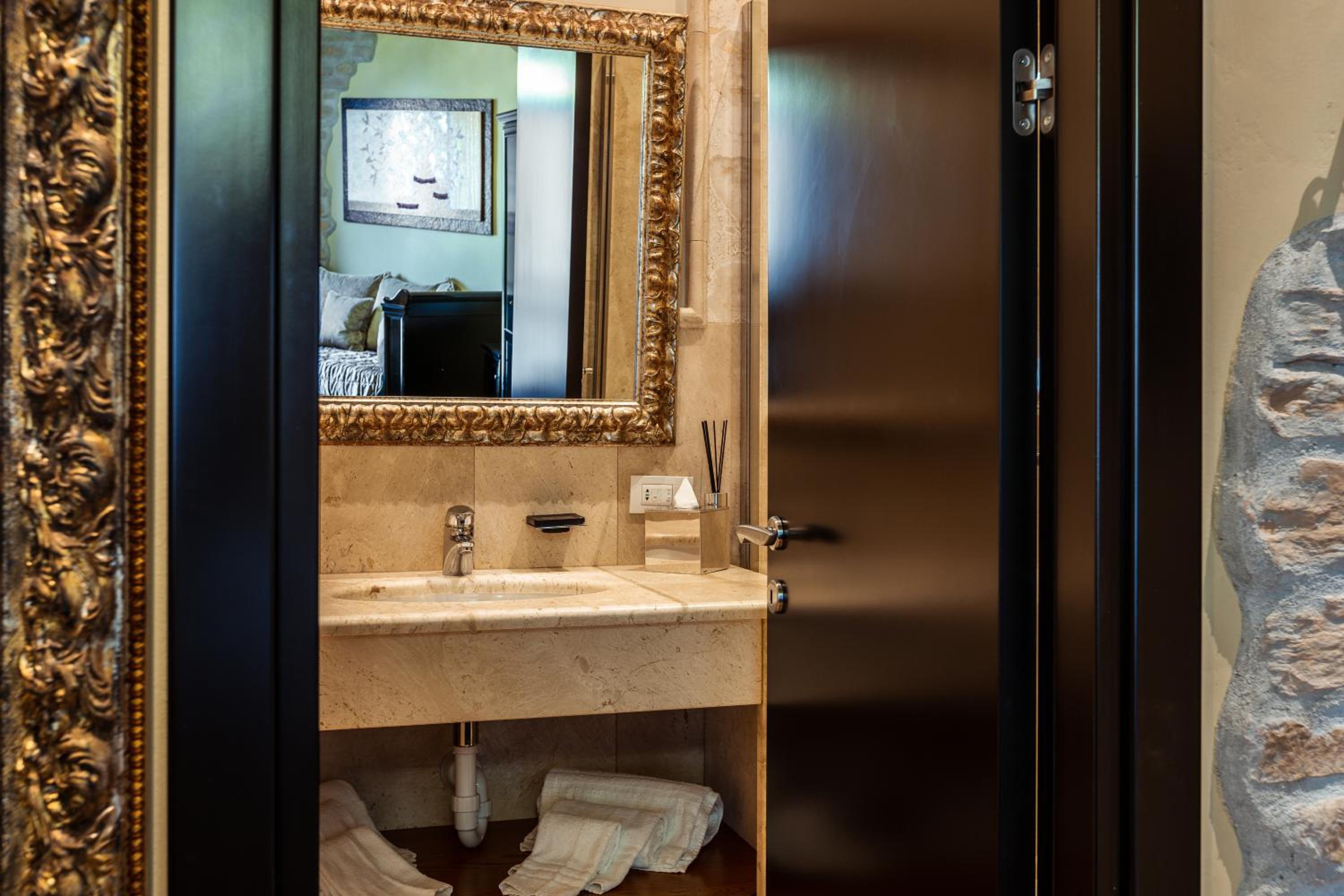 Junior Suite (2 Adults) photo 2