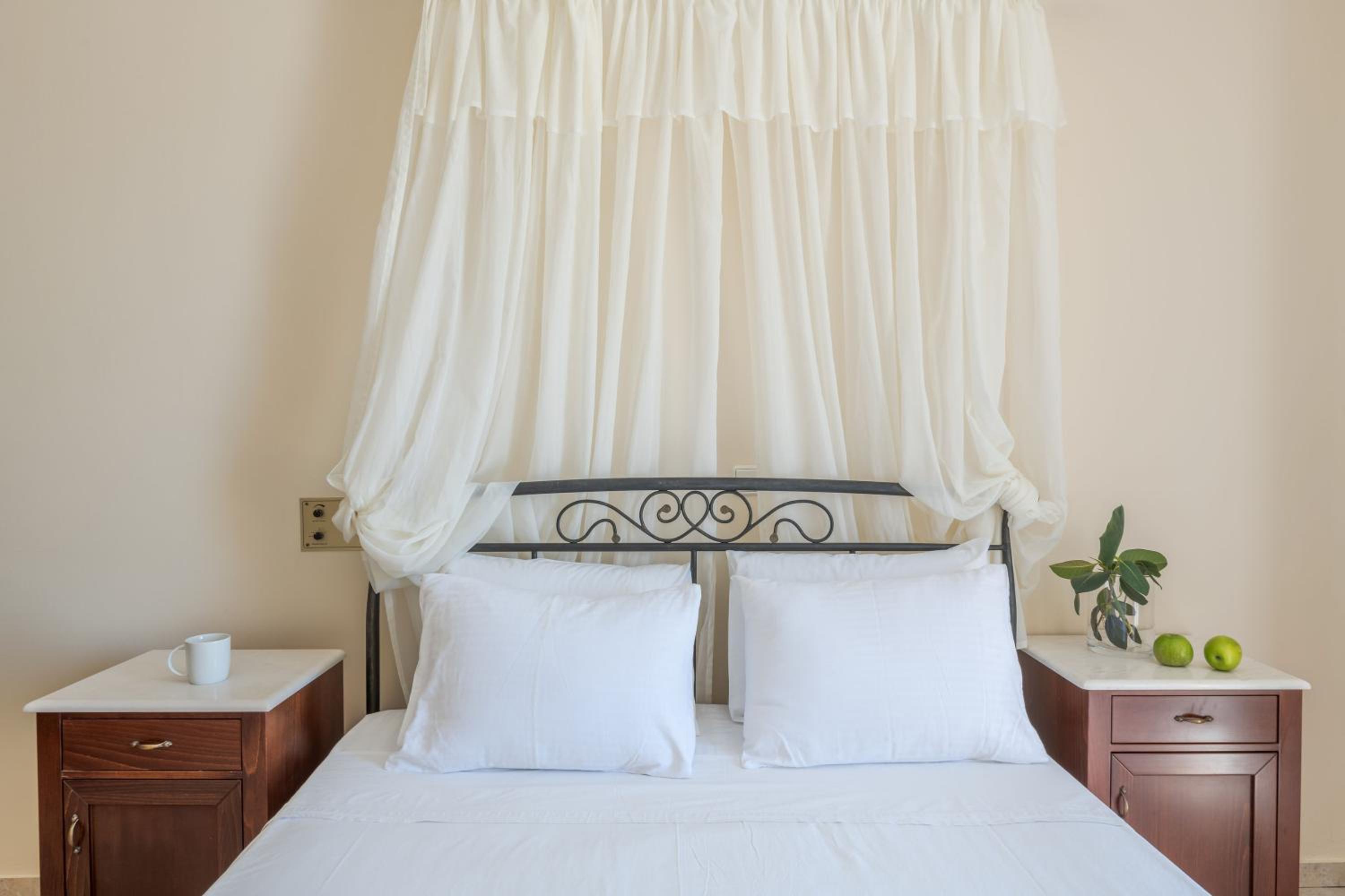 Deluxe Room with Sea View - Photo 5