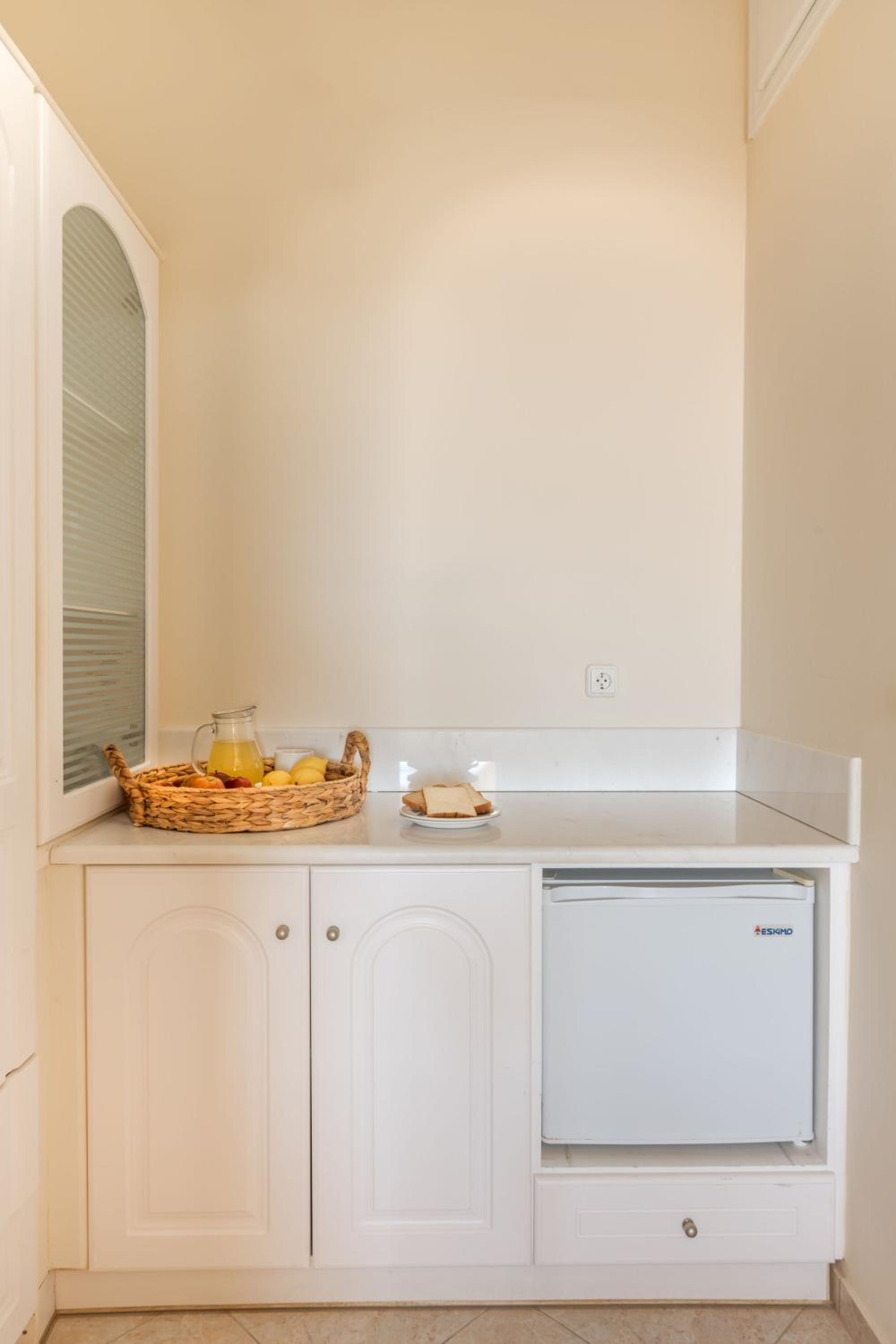 Superior Room with Sea View - Photo 6