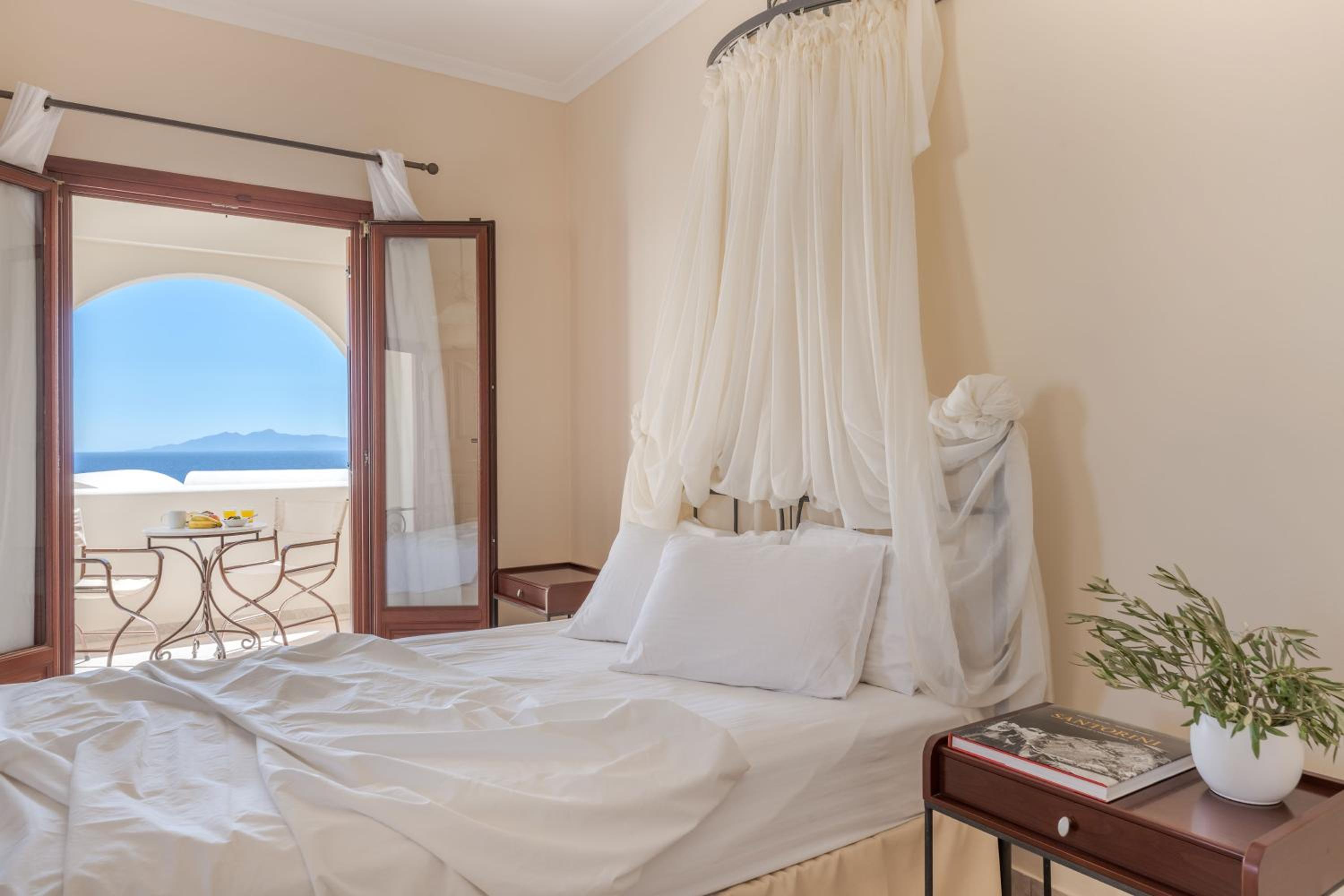 Superior Room with Sea View - Photo 3