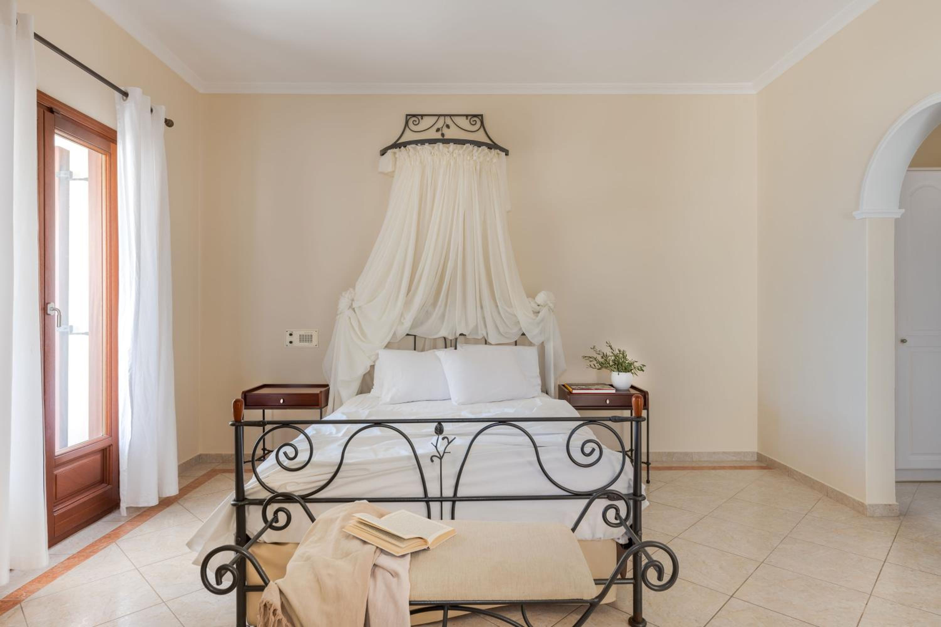 Superior Room with Sea View - Photo 2