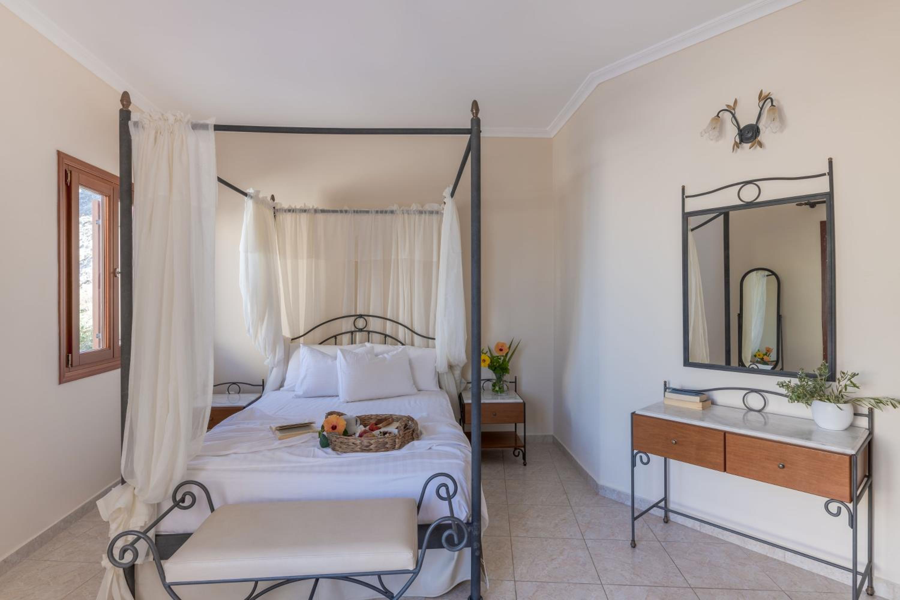 Deluxe Room with Sea View and Outdoor Jet Tub - Photo 4