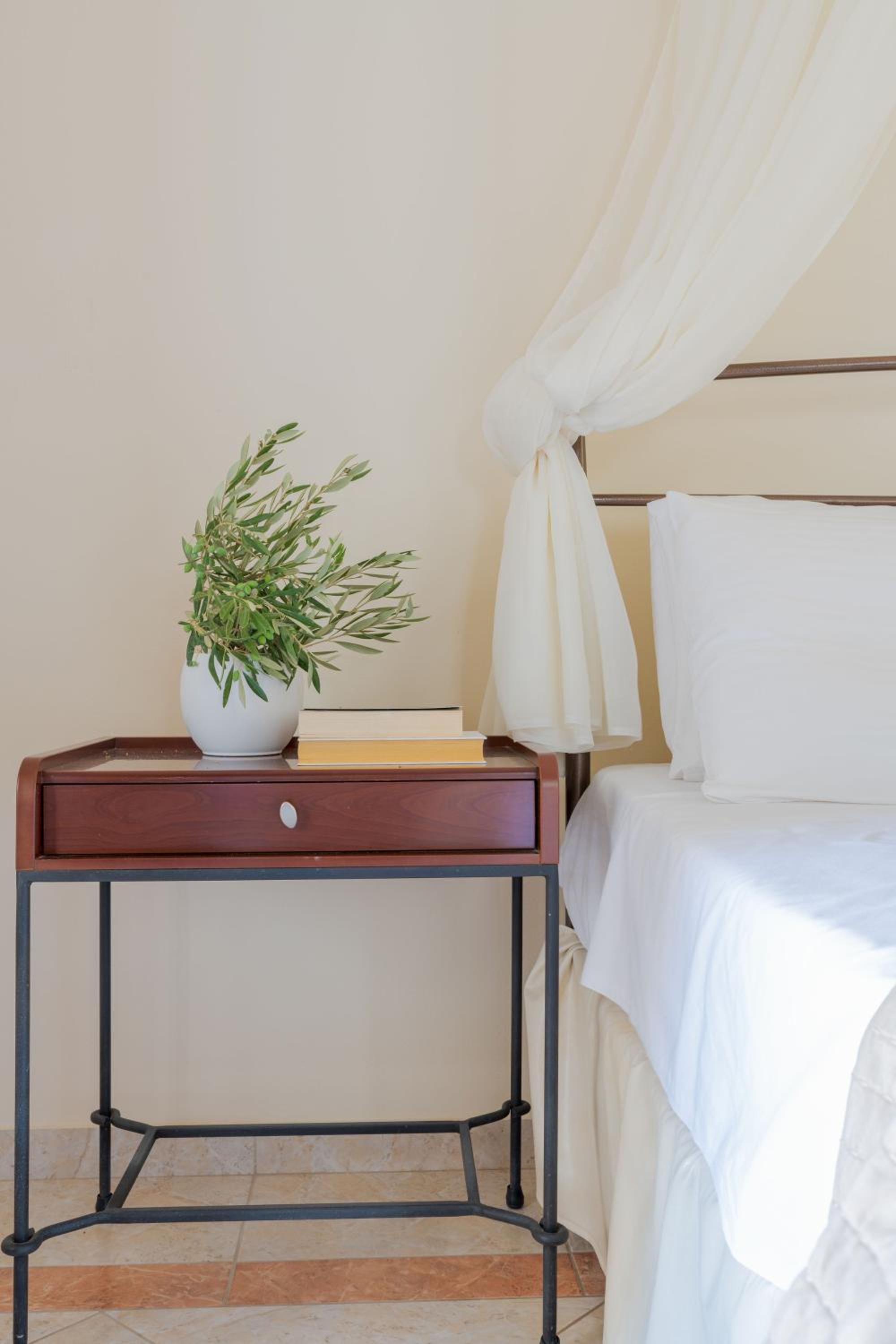 Superior Room with Sea View - Photo 8