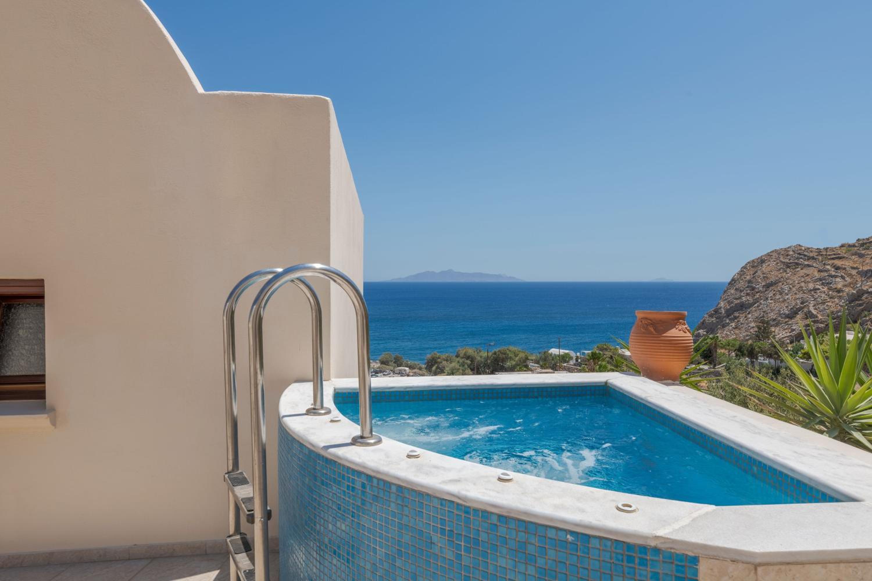 Deluxe Room with Sea View and Outdoor Jet Tub - Photo 6