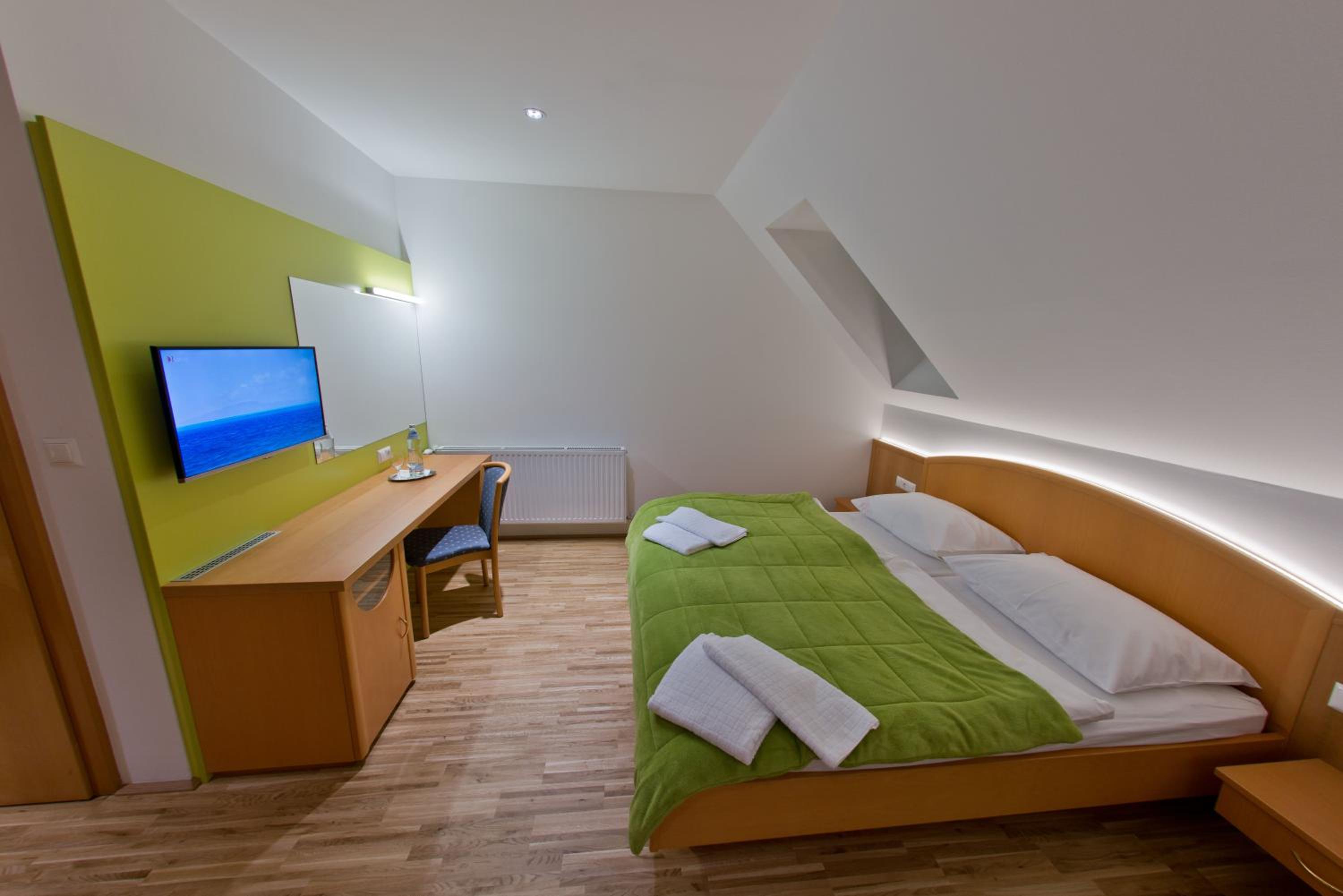 Double Room - Photo 4