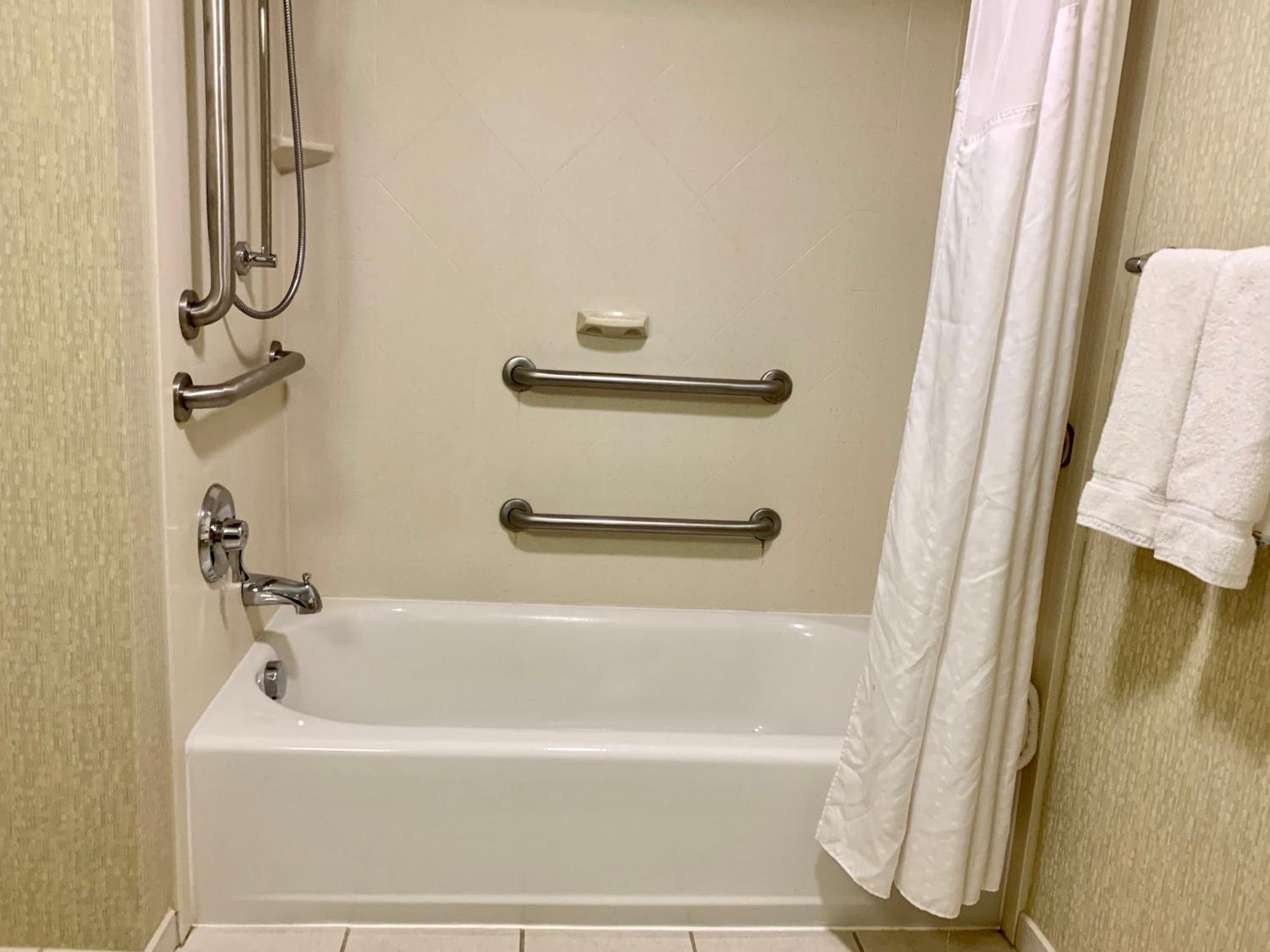 Standard King Room - Mobility Accessible - Photo 2