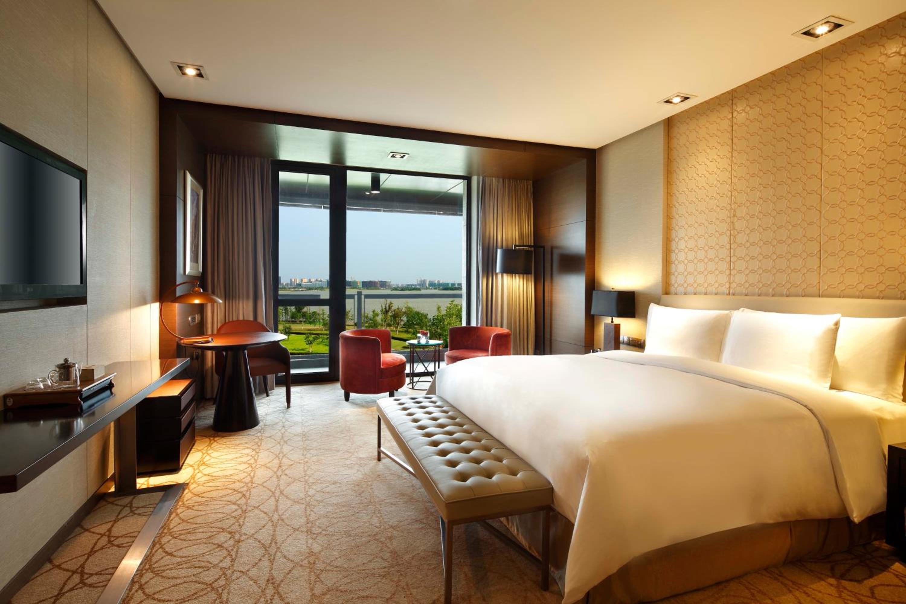 Deluxe King Suite