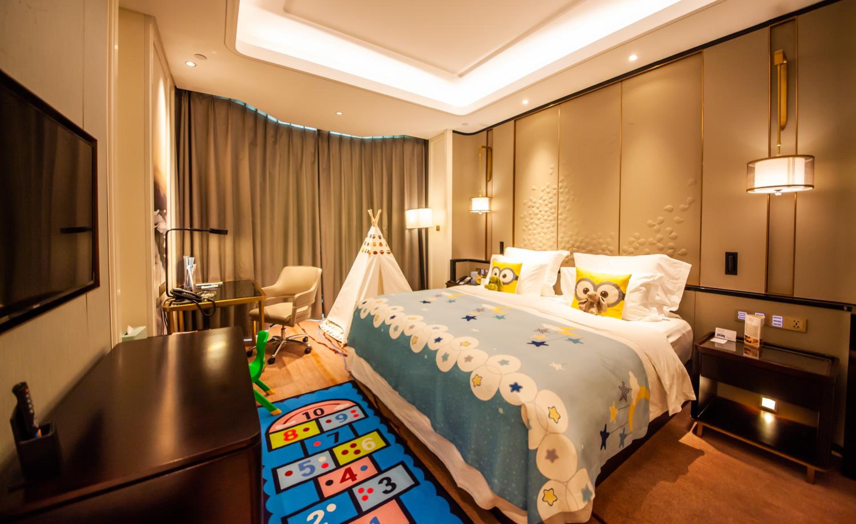 Elegant Family Room With King Bed