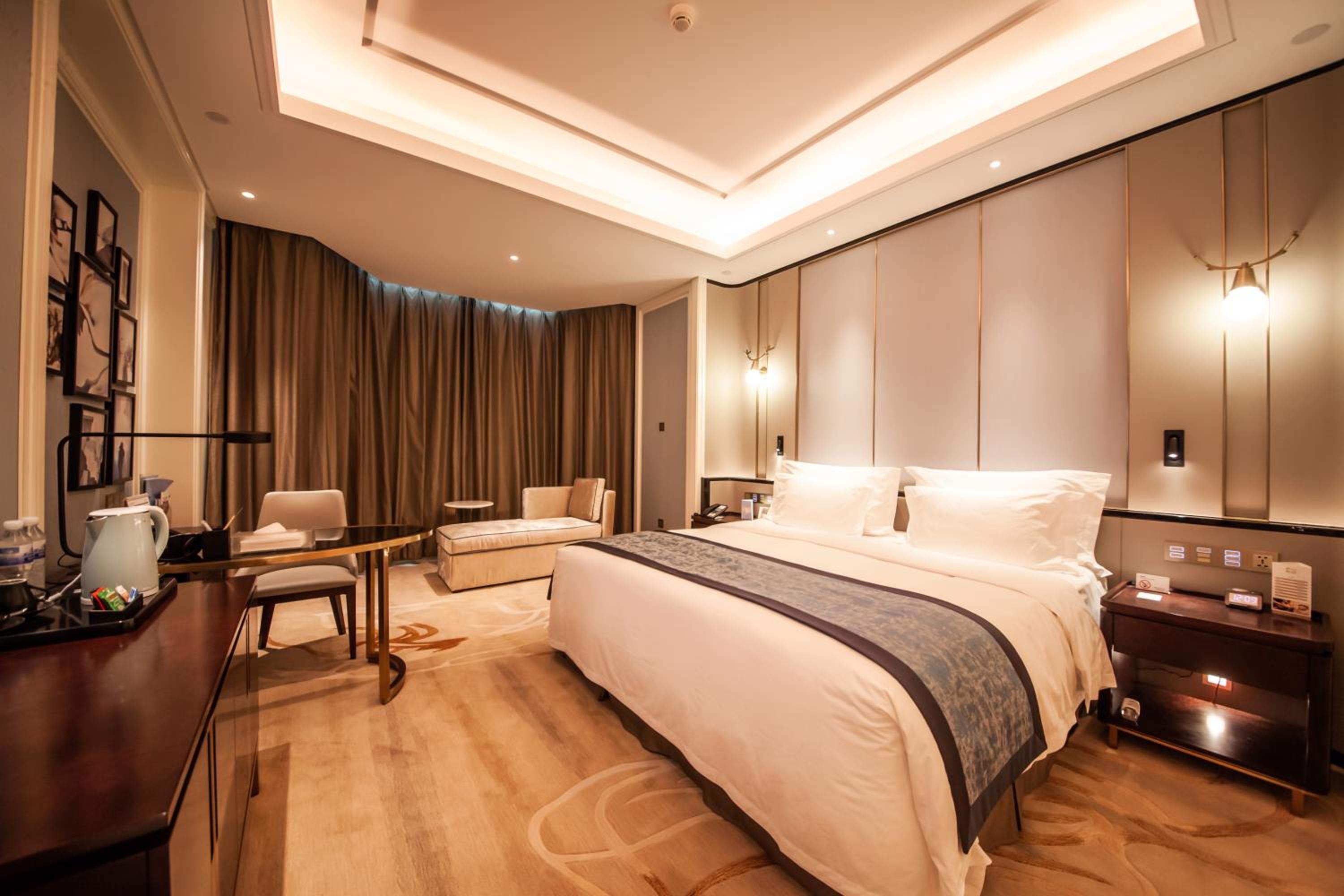 Elegant Family Suite With 2 King Bed Rooms - Photo 1