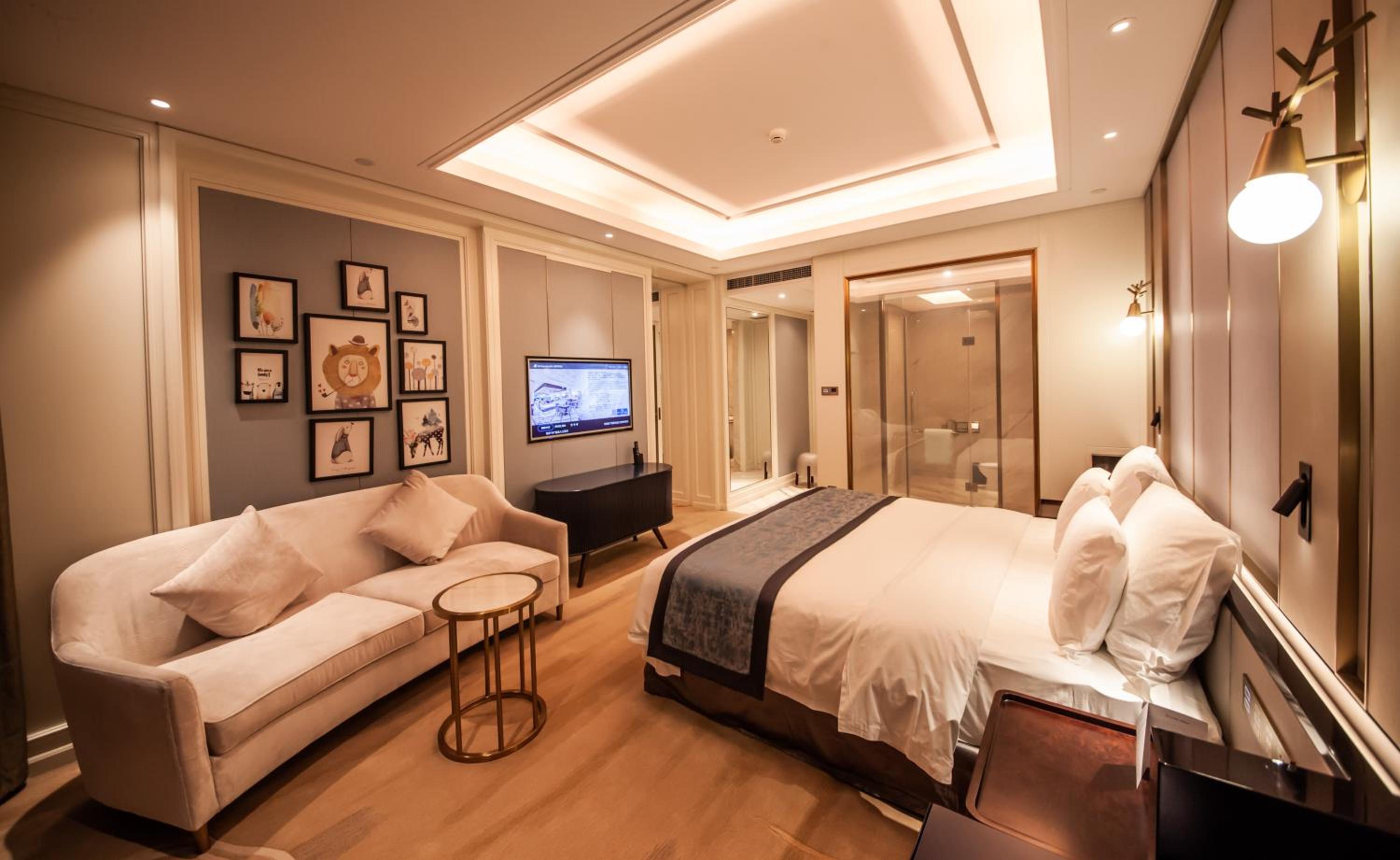 Elegant Family Suite With 2 King Bed Rooms - Photo 3