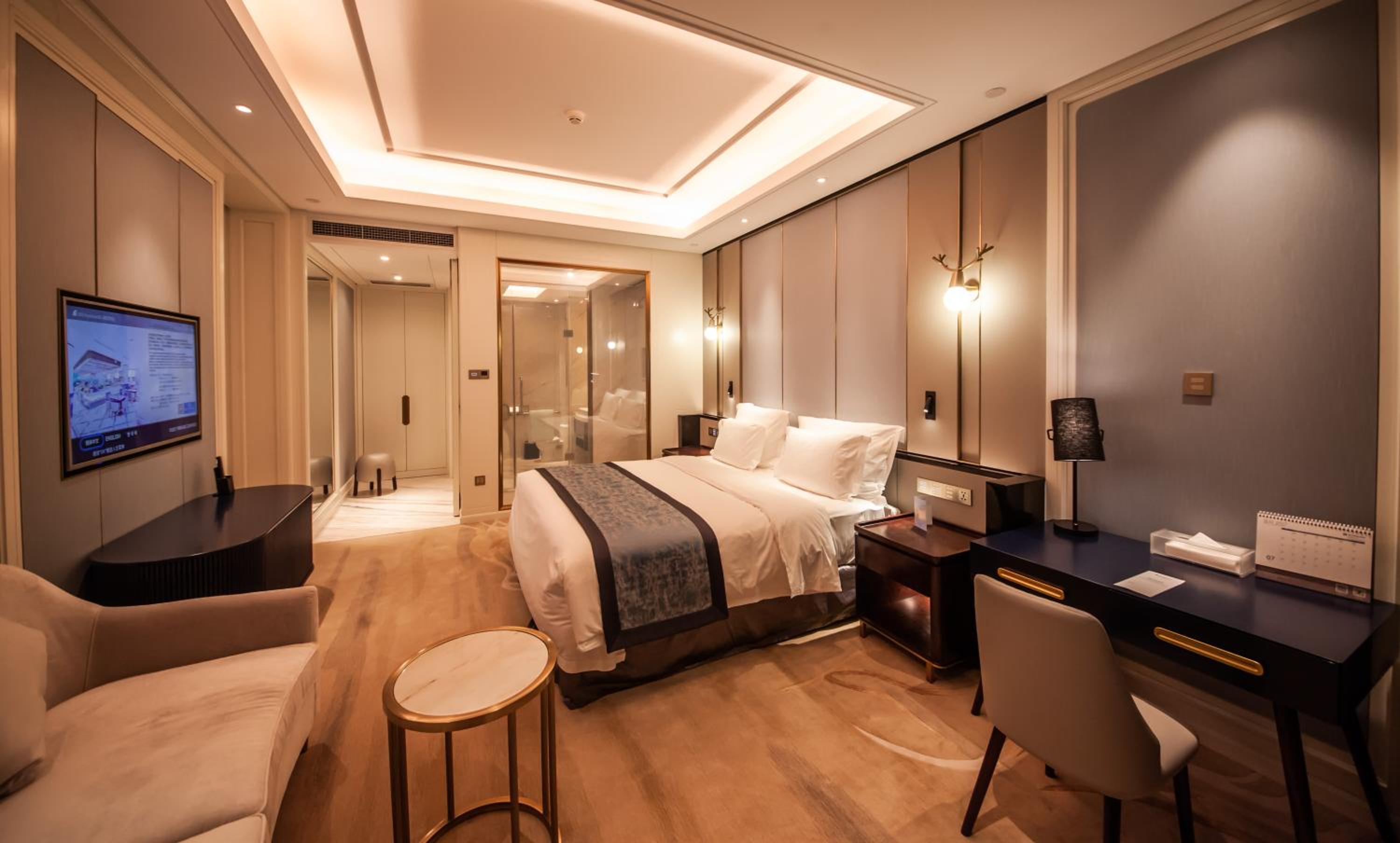 Elegant Family Suite With 2 King Bed Rooms - Photo 2