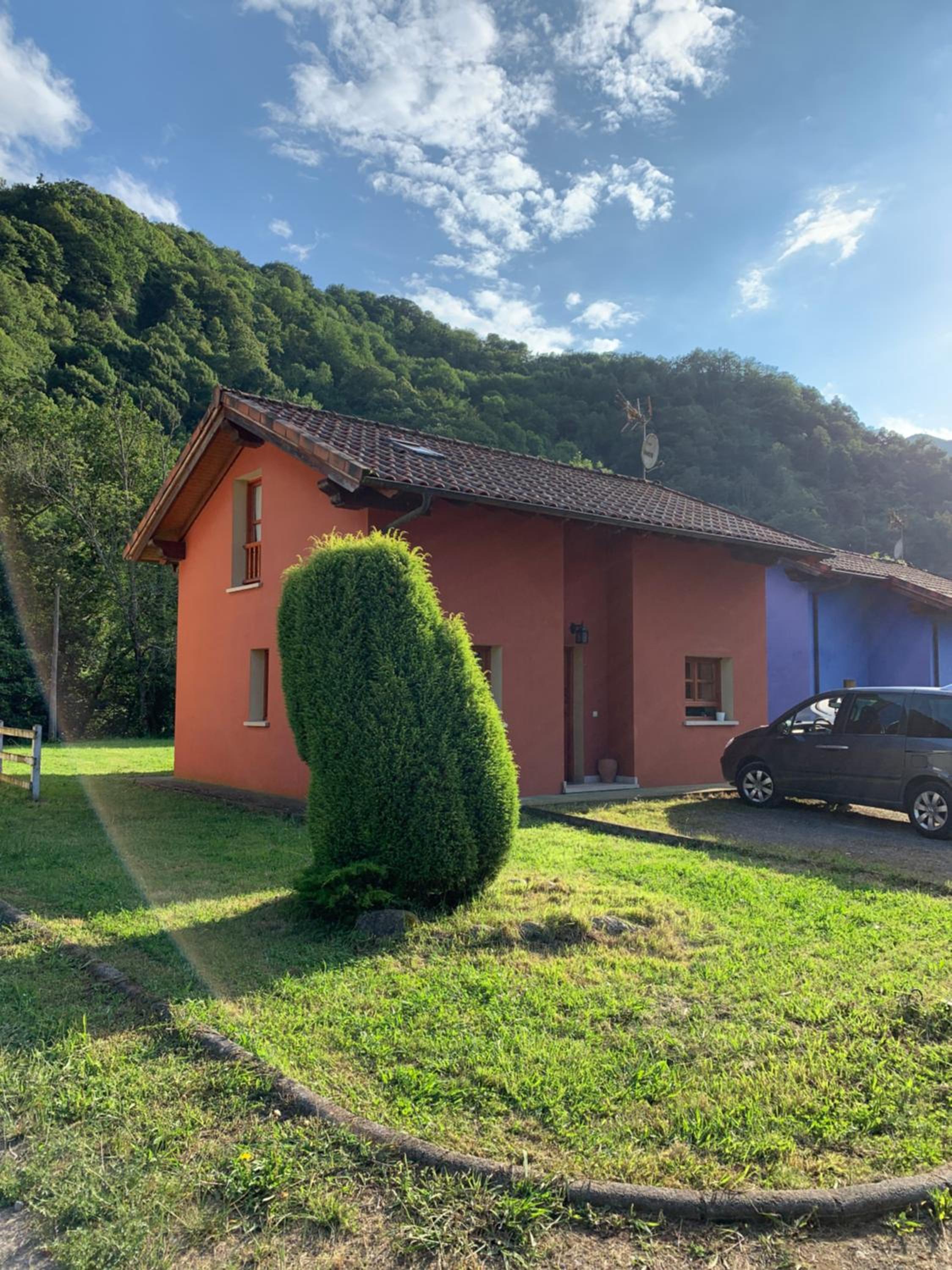 Three-Bedroom House photo 3