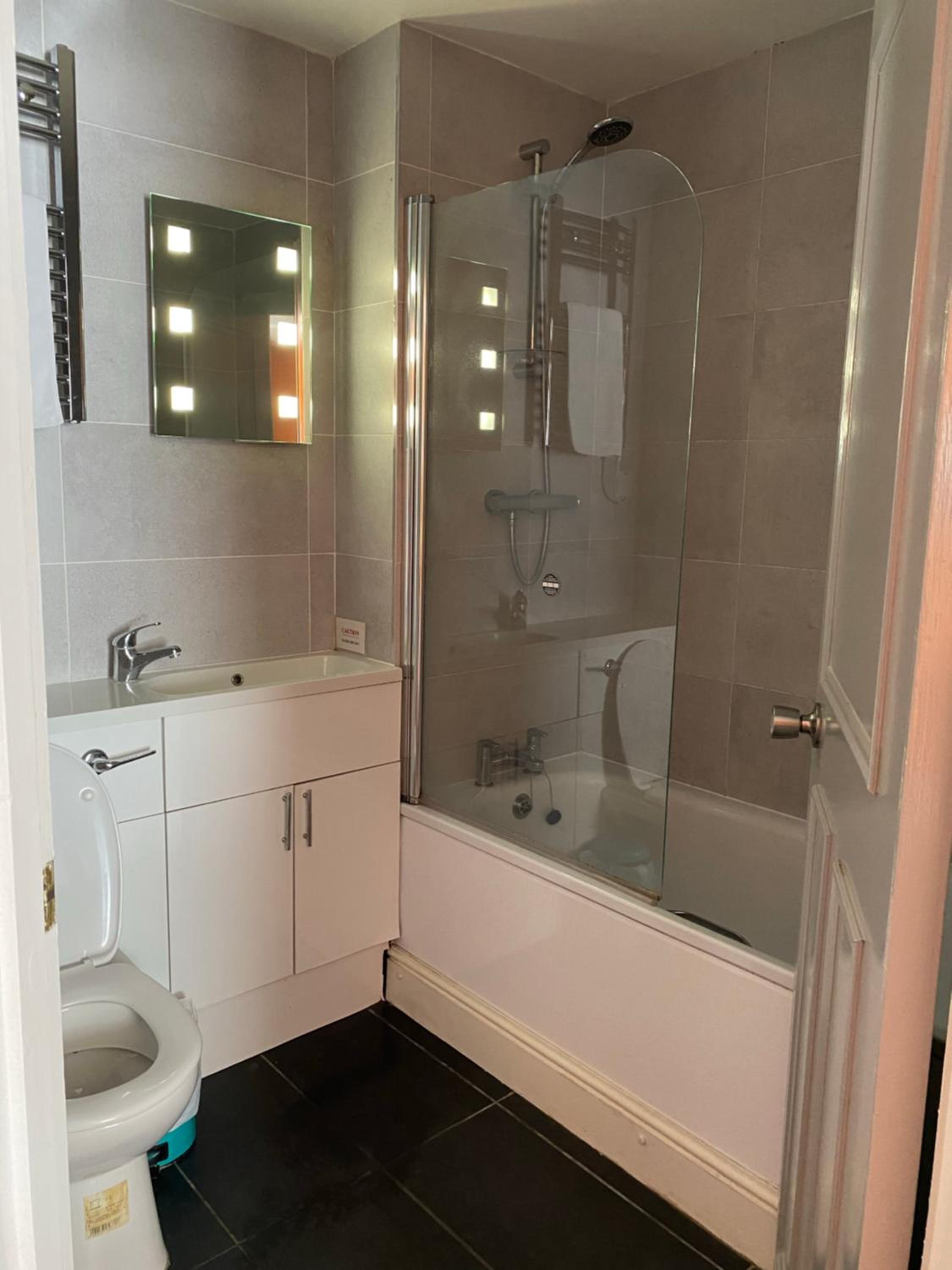 Double or Twin Room - Photo 6