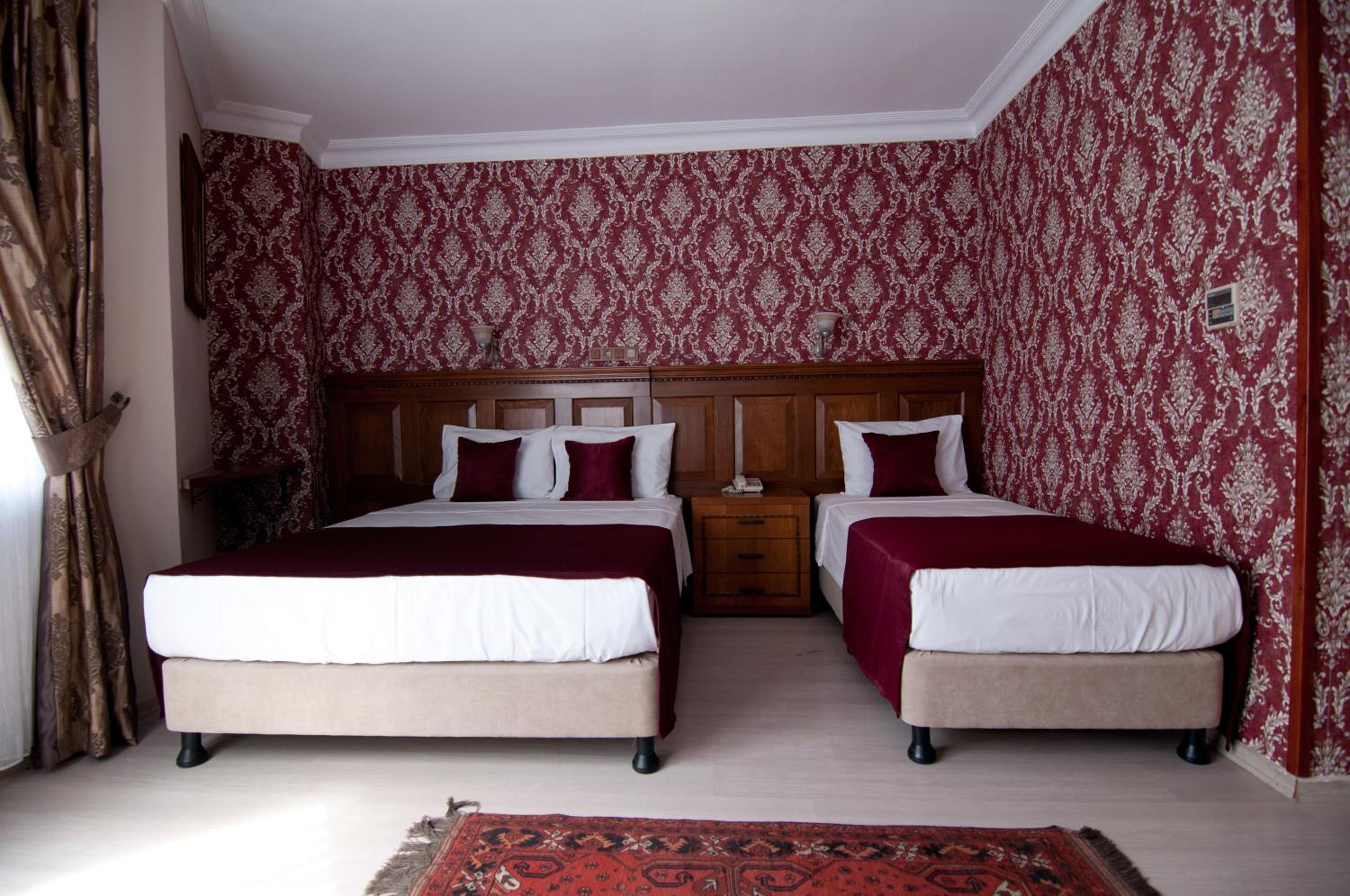 Deluxe Triple Room photo 2