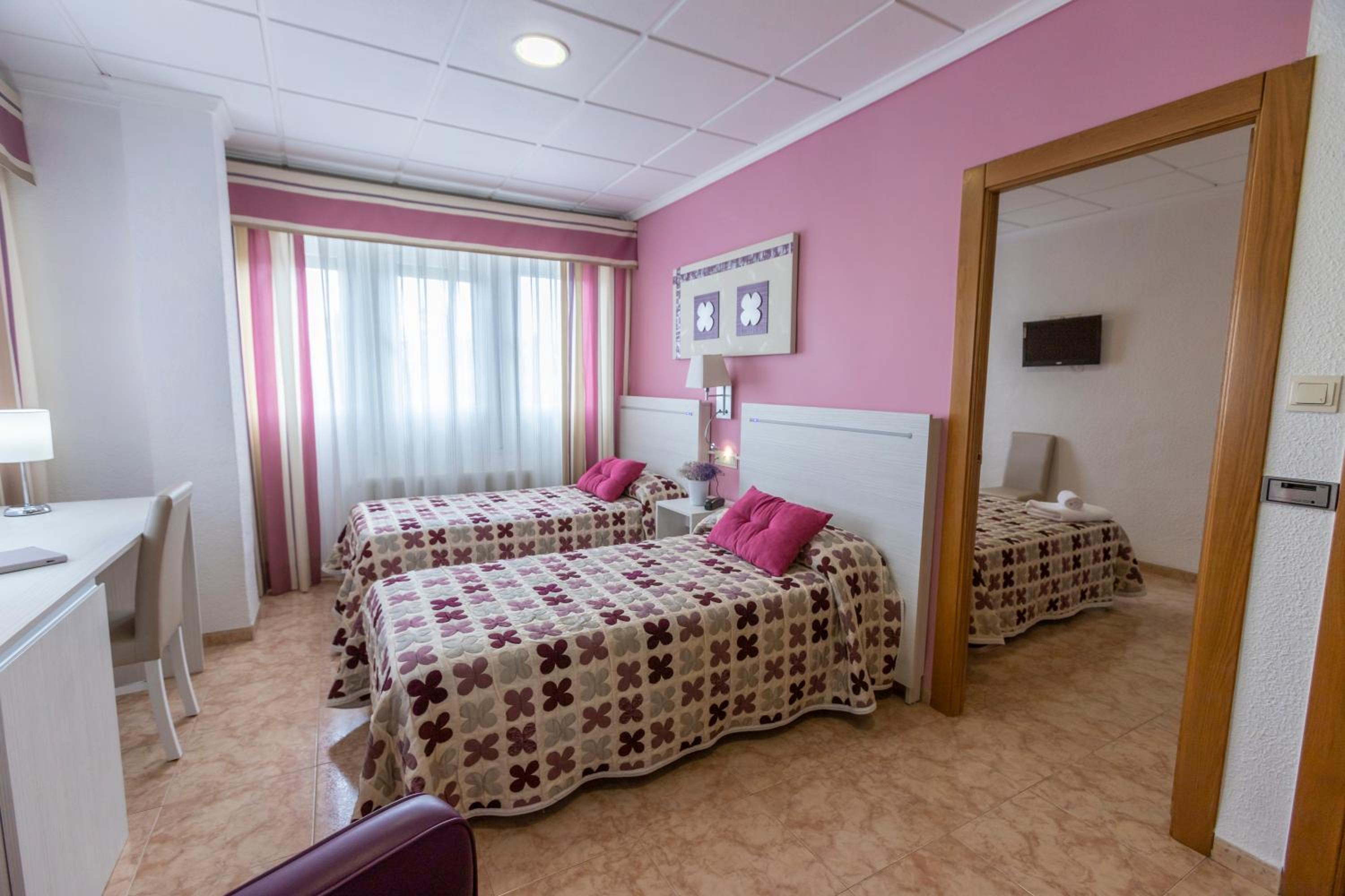 Interconnecting Twin Rooms (4 Adults) photo 2