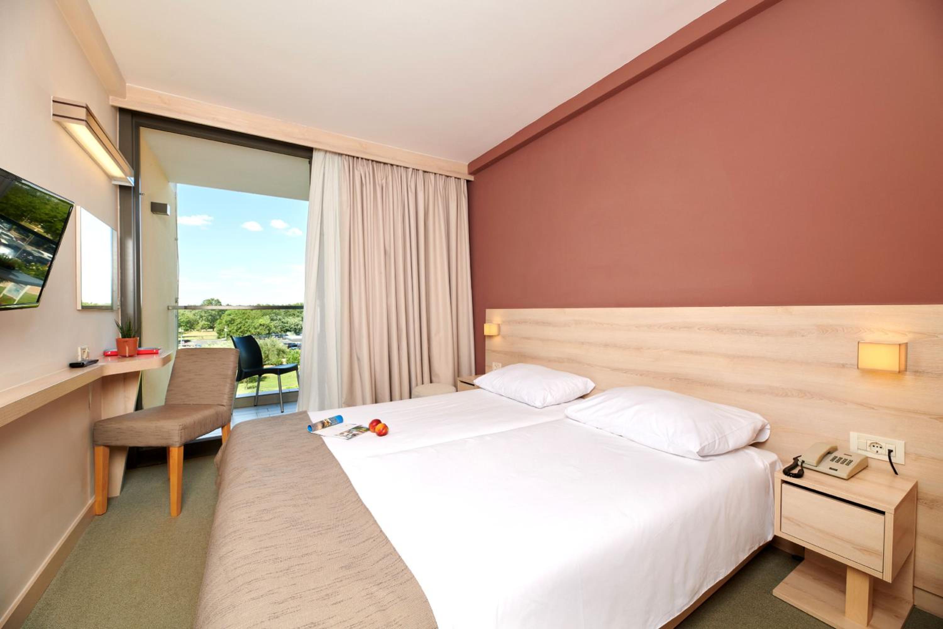 Family Classic Interconnecting Room with Balcony - Park Side