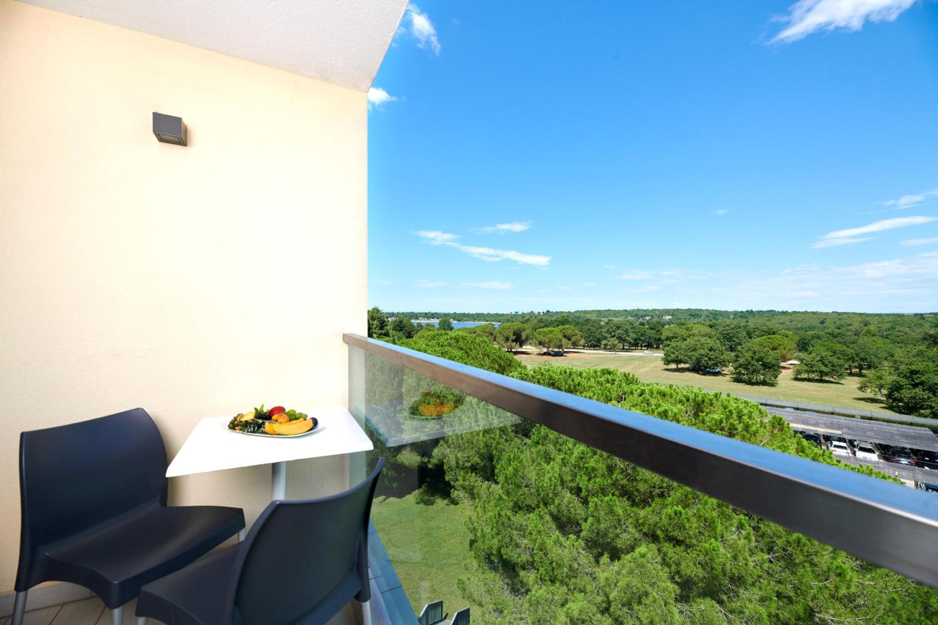Classic Room with Balcony - Park Side - Photo 2