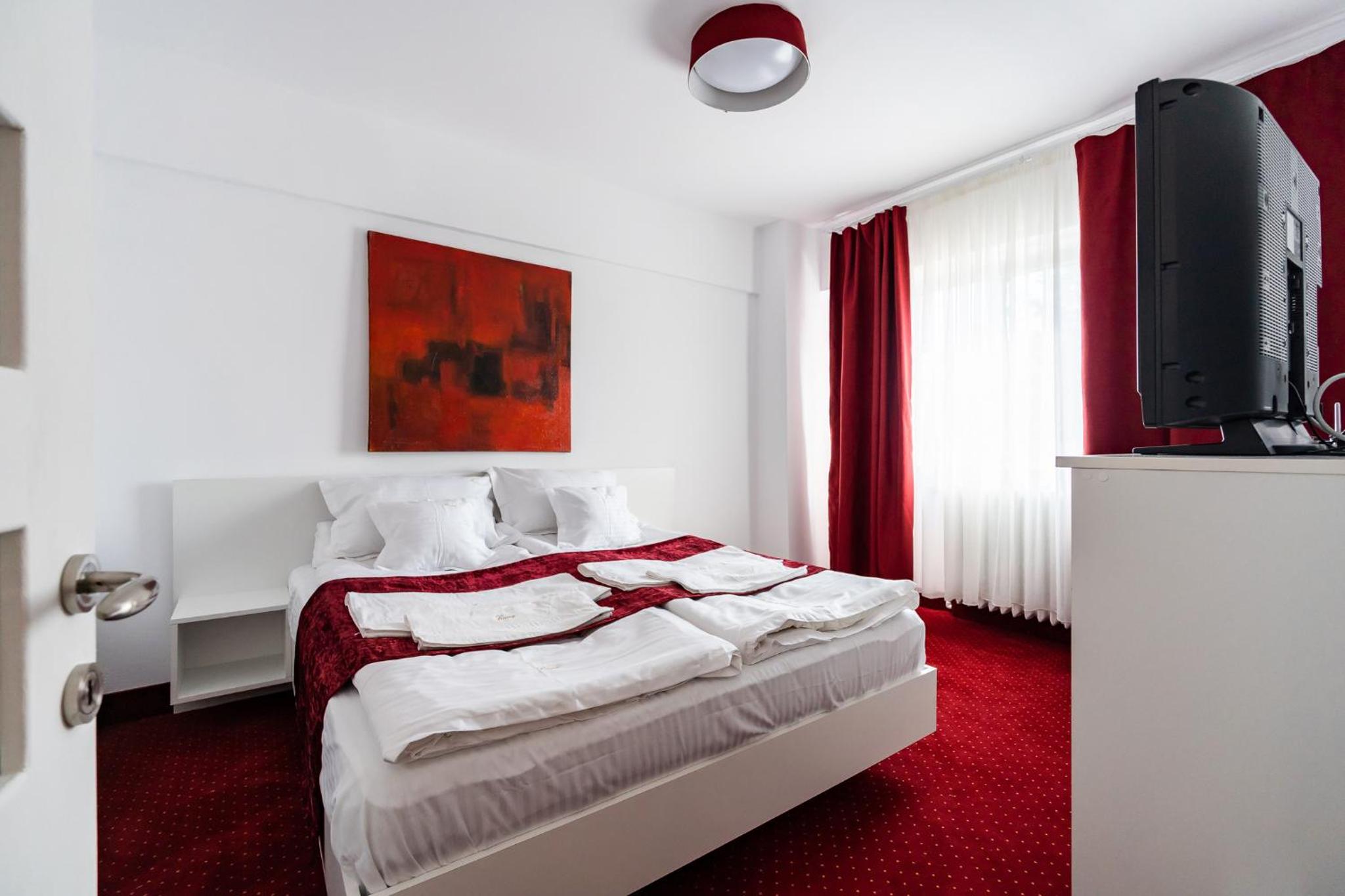 One-Bedroom Apartment - Photo 1