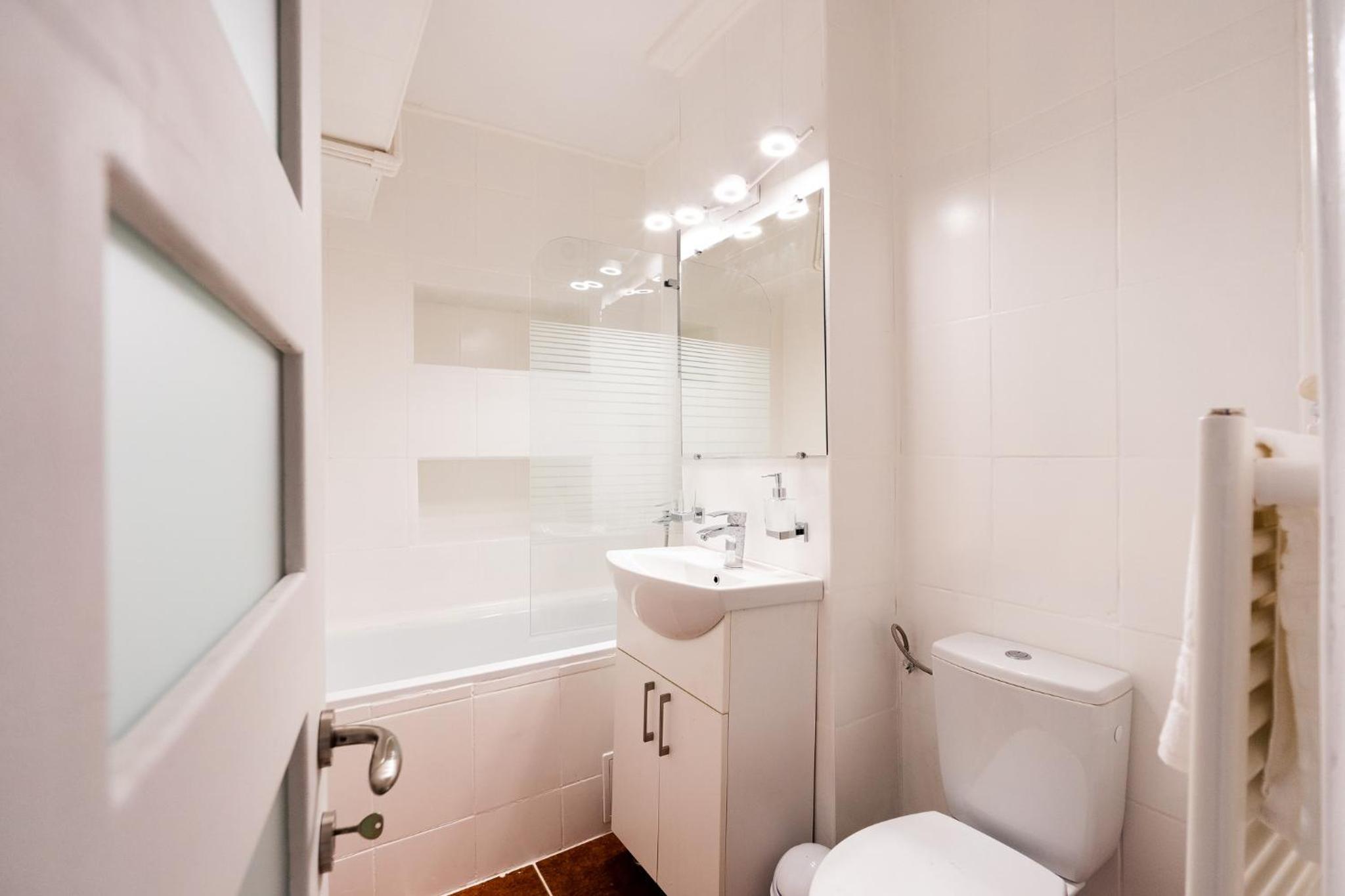One-Bedroom Apartment - Photo 7