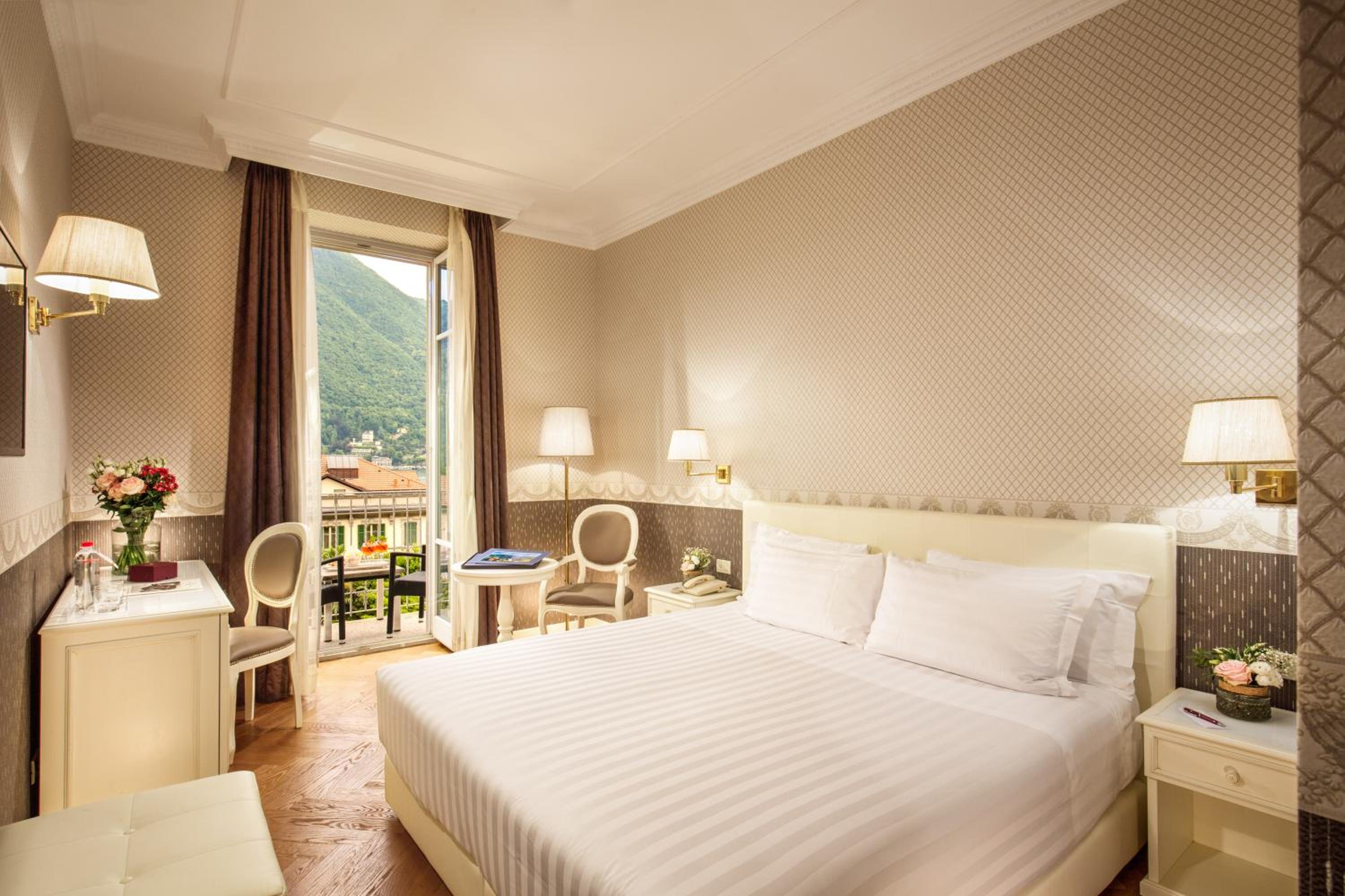 Executive Double Room With Lake View And Balcony