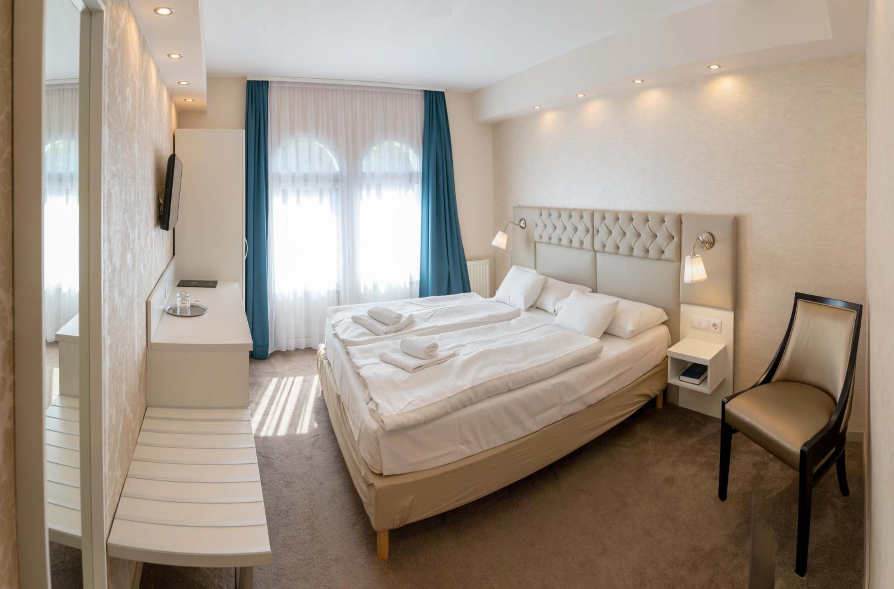 Standard Double Room - Photo 8