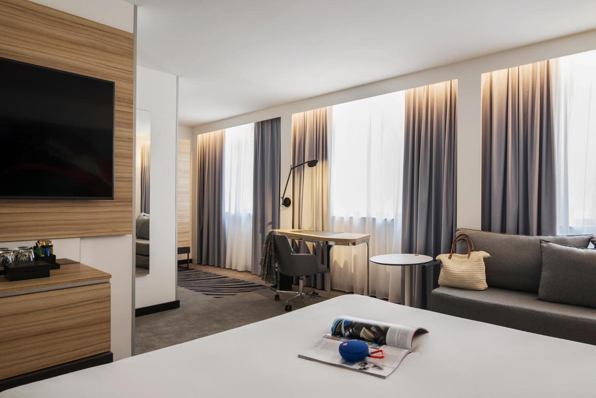 Executive Double Room with Sofa Bed photo 2